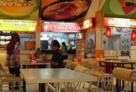 Ayam Tulang Dewa Cemara Dua di Solo Square, 1. Warung Pecel Solo, 2. Srabi Notosuman, 3. Soto Gading, 4. Sambal Tumpang Pecel Bu Kis, 5. Cambuk Rambak Solo, 6. Tahok Pak Citro Pasar Gede, 7. Tengkleng Bu Edi di Pasar Klewer, 8. Selat Segar Mbak Lies, 9. Sate Buntel Mbok Galak, 10. Es Gempol Pleret Pak Suhar, 11. Tahu Kupat “SARI” Pak Brewok, 12. Nasi Liwet Wongso Lemu (Not Rekomended Netizen, Harga Mahal dan Rasa Biasa Saja), 13. Sate Kere Yu Rebi, 14. Gudeg Ceker Margoyudan Bu Kasno, 15. Wedangan Pendhopo, 16. Es Dawet Telasih Bu Dermi di Pasar Gede, 17. Timlo, 18. Rumah Makan Bale Padi, 19. Pecel nDeso Solo, 20. Roemahkoe Resto, 21. Galabo Solo, 22. Sup Matahari Solo, 23. Mie Gajah Mas, 24. Ayam Tulang Dewa Cemara Dua di Solo Square, 25. Toko Roti Orion, 26. Selat Solo Mekar Sari, 27. Harjo Bestik, 28. Susu Shi Jack, 29. Sate Buntel Tambak Segaran, 30. Soto Seger Mbok Giyem Solo, 31. Selat viens Solo, 32. Tahu Kupat Sholihin ‘sido mampir’, 33. Torpedo Yu Rebi, 34. Es Krim Tentrem, 35. Pasar Malam Ngarsopuro, 36. Oh La Vita