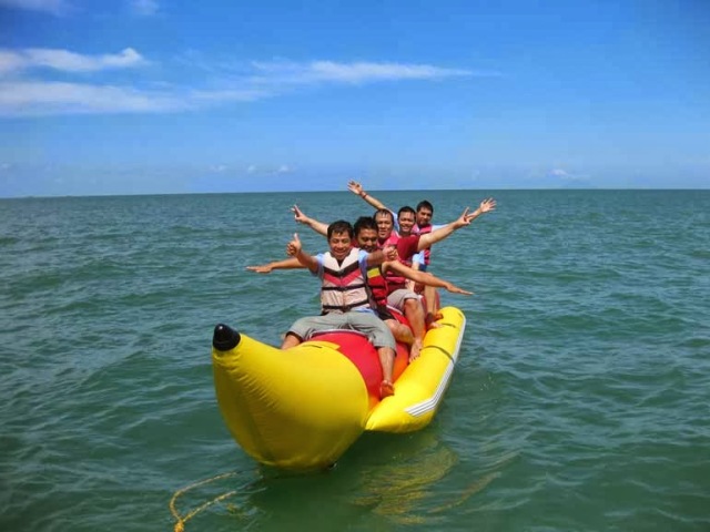 Banana Boat di Pantai