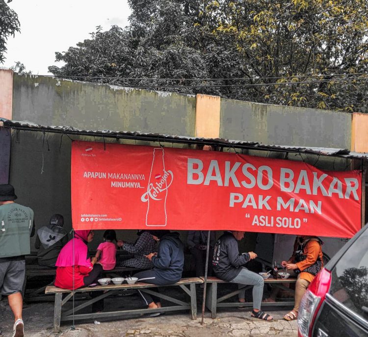 Bakso Bakar Pak Man via Heydayat, 1. Bubur Ayam Agus, 2. Pecel Kawi, 3. Kuliner Malam Pos Ketan Legenda 1967, 4. Sate Landak Bu Ria, 5. Soto Geprak Mbah Djo, 6. Hot Cui Mie Gloria Malang, 7. Toko Oen, 8. Cafe Jagung Jaya Abadi, 9. Warung Ronde Titoni, 10. Depot Hok Lay, 11. Rumah Makan Cairo, 12. Putu Lanang Celaket, 13. Bakpao Boldy, 14. Mie Gajah Mada, 15. Rujak Cingur Bude Ruk, 16. Warung Lama Haji Ridwan, 17. Depot Tahu Lontong Lonceng, 18. Burger Buto, 19. Pia Mangkok Malang, 20. STMJ Glintung, 21. Mie Iblis Malang, 22. Surabi Gendut, 23. Gado-Gado Citra Kota Malang, 23. Bakso President, 24. Lesehan Pak H. SHOLEH, 25. Lesehan Yogyakarta Malang, 26. Taman Indie Resto Malang, 27. Amsterdam Garden Resto & Steak House Malang, 28. Malibu Steak ‘n’ Pizza Malang, 29. Padi Resto Galeri Malang, 30. Ikan Bakar 52 Malang, 31. Ikan Goreng Pangeran Muda Malang, 32. Ikan Bakar Cianjur ( IBC ), 33. Pondok Desa Kampung Telaga Malang, 34. Javanine Restaurant, 35. Rumah Makan Inggil, 36. Bakso Bakar Trowulan, 37. Depot Rawon Nguling, 38. WellDuck Bebek Goreng & Bakar, 39. Ayam Kremes Madura Potre Koneng, 40. Bakso Bakar Pahlawan Trip Malang, 41. Harmoni Resto Cafe Malang, 42. Baegopa Malang, 43. Pecel Pyuur (Brisam) Malang, 44. Mie Tomcat Malang, 45. Rawon Brintik, Warung Bu Napsiah Malang, 46. Noodle Inc Malang, 47. Bakso Kota Cak Man Malang, 48. Warung Spesial Sambal Malang, 49. Mie Jogging Malang, 50. Ayam Bakar Lientang Malang, 51. Dapur Resto Kota Malang, 52. Waroeng Bamboe Lesehan Sidomulyo, 53. Omah Kitir Cafe Factory, 54. Waroeng Lesehan Pring Pethuk, 53. Melati Restaurant, 54. Rumah Opa Kitchen And Lounge, 55. Rumah Coffee Loe Mien Toe, 56. Madam Wang Secret Garden, 57. Daerah Payung, 58. Rumah Sosis, 59. Jungle Fast Food Resto, 60. Ria Djenaka Batu, 61. Warung Sate Kelinci, 62. Warung Wareg, 63. Sate Hotplet, 64. Racel Risol, 65. Illy Cafe Lai Lai, 66. Ayam Pakuan, 67. Warung Mie Setan, 68. Orem-orem Khas Arema, 69. Surabi Imut, 70. Bakso Bakar Pak Man, 71. Cwie Mie Malang, 72. Sate dan Gule Kambing Haji Paino Bunul (Tahun 1973 – Sekarang), 73. Depot Soto Lombok (Tahun 1955 – Sekarang), 74. Soto Daging Pak Markeso (Tahun 1950 – Sekarang), 75. Soto Daging Rahayu (sejak 1928), 76. Warung Bu Haji AREMA