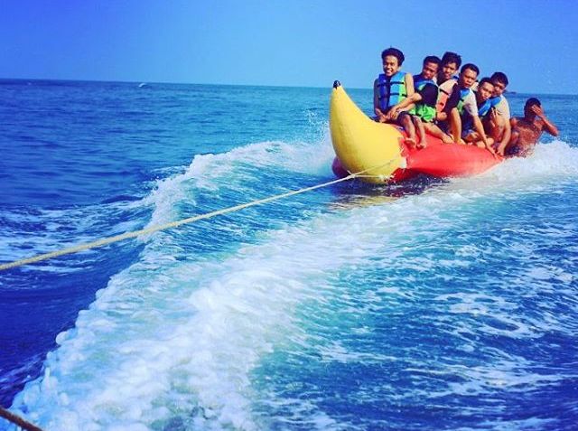 Bermain Seru di Pantai Anyer Banten Nan Eksotis