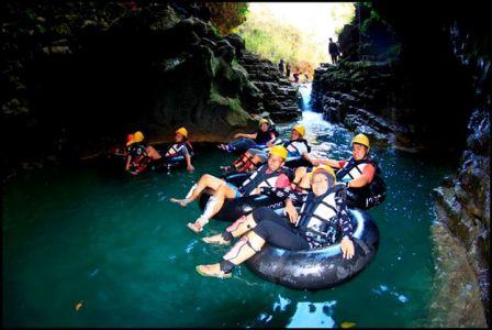 Cave Tubing Kalisuci, 1. Pantai Pok Tunggal, 2. Pantai Siung, 3. Pantai Indrayanti (Pantai Pulang Sawal), 4. Pantai Baron, 5. Pantai Jogan, 6. Pantai Sundak, 7. Pantai Krakal, 8. Goa Gelatik, 9. Air Terjun Sri Gethuk, 10. Gua Seropan, 11. Gua Jomblang, 12. Cave Tubing Kalisuci, 13. Gunung Nglanggeran, 14. Pantai Sadranan, 15. Bukit Bintang, 16. Pantai Ngobaran, 17. Pantai Gesing, 18. Bukit Kosakora, 19. Pantai Wedi Ombo, 20. Pantai Slili, 21. Pantai Timang, 22. Pantai Jungwok, 23. Rafting di Kali Oyo Gunungkidul, 24. Pantai Seruni, 25. Pantai Drini, 26. Pantai Sepanjang, 27. Goa Bribin, 28. Goa Kalisuci Gunung Kidul, 29. Alun-alun Wonosari (Alun-alun Pemda), 30. Pantai Kukup, Desa Kemadang, Kecamatan Tanjungsari, 31. Embung Batara Sriten, 32. Pantai Sadeng, 33. Goa Cokro, 34. Goa Lowo, 35. Pantai Ngrenehan, 36. Gua Maria Tritis, 37. Desa Wisata Jelok, 38. Desa Wisata Nglanggeran, 39. Goa Jomblang – Grubug, 40. Goa Paesan, 41. Gunung Patuk atau Bukit Hargodumilah, 42. Gunung Gambar, 43. Telaga Jonge, 44. Dam Beton Indah dan Bendungan Simo, 45. Rest Area Bunder, 46. Goa Cerme, 47. Goa Langse, 48. Pantai Ngandong, 49. Gunung Kendil, 50. Goa Cokakan, 51. Gunung Api Purba Nglanggeran, 52. Bengawan Solo Purba (Telaga Suling), 53. Desa Wisata Umbulrejo, 54. Kawasan Karst Pegunungan Sewu, 55. Telaga Kemuning, 56. Hutan Wanagama, 57. Situs Gambirowati atau Pesanggrahan Gambirowati, 58. Goa Jlamprong, Goa Gesing, Goa Sinden, 59. Desa Wisata Bejiharjo, 60. Desa Wisata Bleberan, 61. Desa Wisata Mojo, 62. Desa Wisata Bobung, 63. Desa Wisata Wonosadi, 64. Desa Wisata Garotan, 65. Lembah Karst Mulo, 66. Hutan Bunder, 67. Hutan Wonosadi, 68. Situs Megalitik Sokoliman, 69. Situs Gunungbang, 70. Pertapaan Kembang Lampir, 71. Pantai Nguyahan, 72. Goa Rancang Kencono