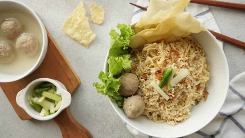 Cwie Mie Malang, 1. Bubur Ayam Agus, 2. Pecel Kawi, 3. Kuliner Malam Pos Ketan Legenda 1967, 4. Sate Landak Bu Ria, 5. Soto Geprak Mbah Djo, 6. Hot Cui Mie Gloria Malang, 7. Toko Oen, 8. Cafe Jagung Jaya Abadi, 9. Warung Ronde Titoni, 10. Depot Hok Lay, 11. Rumah Makan Cairo, 12. Putu Lanang Celaket, 13. Bakpao Boldy, 14. Mie Gajah Mada, 15. Rujak Cingur Bude Ruk, 16. Warung Lama Haji Ridwan, 17. Depot Tahu Lontong Lonceng, 18. Burger Buto, 19. Pia Mangkok Malang, 20. STMJ Glintung, 21. Mie Iblis Malang, 22. Surabi Gendut, 23. Gado-Gado Citra Kota Malang, 23. Bakso President, 24. Lesehan Pak H. SHOLEH, 25. Lesehan Yogyakarta Malang, 26. Taman Indie Resto Malang, 27. Amsterdam Garden Resto & Steak House Malang, 28. Malibu Steak ‘n’ Pizza Malang, 29. Padi Resto Galeri Malang, 30. Ikan Bakar 52 Malang, 31. Ikan Goreng Pangeran Muda Malang, 32. Ikan Bakar Cianjur ( IBC ), 33. Pondok Desa Kampung Telaga Malang, 34. Javanine Restaurant, 35. Rumah Makan Inggil, 36. Bakso Bakar Trowulan, 37. Depot Rawon Nguling, 38. WellDuck Bebek Goreng & Bakar, 39. Ayam Kremes Madura Potre Koneng, 40. Bakso Bakar Pahlawan Trip Malang, 41. Harmoni Resto Cafe Malang, 42. Baegopa Malang, 43. Pecel Pyuur (Brisam) Malang, 44. Mie Tomcat Malang, 45. Rawon Brintik, Warung Bu Napsiah Malang, 46. Noodle Inc Malang, 47. Bakso Kota Cak Man Malang, 48. Warung Spesial Sambal Malang, 49. Mie Jogging Malang, 50. Ayam Bakar Lientang Malang, 51. Dapur Resto Kota Malang, 52. Waroeng Bamboe Lesehan Sidomulyo, 53. Omah Kitir Cafe Factory, 54. Waroeng Lesehan Pring Pethuk, 53. Melati Restaurant, 54. Rumah Opa Kitchen And Lounge, 55. Rumah Coffee Loe Mien Toe, 56. Madam Wang Secret Garden, 57. Daerah Payung, 58. Rumah Sosis, 59. Jungle Fast Food Resto, 60. Ria Djenaka Batu, 61. Warung Sate Kelinci, 62. Warung Wareg, 63. Sate Hotplet, 64. Racel Risol, 65. Illy Cafe Lai Lai, 66. Ayam Pakuan, 67. Warung Mie Setan, 68. Orem-orem Khas Arema, 69. Surabi Imut, 70. Bakso Bakar Pak Man, 71. Cwie Mie Malang, 72. Sate dan Gule Kambing Haji Paino Bunul (Tahun 1973 – Sekarang), 73. Depot Soto Lombok (Tahun 1955 – Sekarang), 74. Soto Daging Pak Markeso (Tahun 1950 – Sekarang), 75. Soto Daging Rahayu (sejak 1928), 76. Warung Bu Haji AREMA