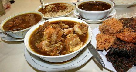 Depot Rawon Nguling, 1. Bubur Ayam Agus, 2. Pecel Kawi, 3. Kuliner Malam Pos Ketan Legenda 1967, 4. Sate Landak Bu Ria, 5. Soto Geprak Mbah Djo, 6. Hot Cui Mie Gloria Malang, 7. Toko Oen, 8. Cafe Jagung Jaya Abadi, 9. Warung Ronde Titoni, 10. Depot Hok Lay, 11. Rumah Makan Cairo, 12. Putu Lanang Celaket, 13. Bakpao Boldy, 14. Mie Gajah Mada, 15. Rujak Cingur Bude Ruk, 16. Warung Lama Haji Ridwan, 17. Depot Tahu Lontong Lonceng, 18. Burger Buto, 19. Pia Mangkok Malang, 20. STMJ Glintung, 21. Mie Iblis Malang, 22. Surabi Gendut, 23. Gado-Gado Citra Kota Malang, 23. Bakso President, 24. Lesehan Pak H. SHOLEH, 25. Lesehan Yogyakarta Malang, 26. Taman Indie Resto Malang, 27. Amsterdam Garden Resto & Steak House Malang, 28. Malibu Steak ‘n’ Pizza Malang, 29. Padi Resto Galeri Malang, 30. Ikan Bakar 52 Malang, 31. Ikan Goreng Pangeran Muda Malang, 32. Ikan Bakar Cianjur ( IBC ), 33. Pondok Desa Kampung Telaga Malang, 34. Javanine Restaurant, 35. Rumah Makan Inggil, 36. Bakso Bakar Trowulan, 37. Depot Rawon Nguling, 38. WellDuck Bebek Goreng & Bakar, 39. Ayam Kremes Madura Potre Koneng, 40. Bakso Bakar Pahlawan Trip Malang, 41. Harmoni Resto Cafe Malang, 42. Baegopa Malang, 43. Pecel Pyuur (Brisam) Malang, 44. Mie Tomcat Malang, 45. Rawon Brintik, Warung Bu Napsiah Malang, 46. Noodle Inc Malang, 47. Bakso Kota Cak Man Malang, 48. Warung Spesial Sambal Malang, 49. Mie Jogging Malang, 50. Ayam Bakar Lientang Malang, 51. Dapur Resto Kota Malang, 52. Waroeng Bamboe Lesehan Sidomulyo, 53. Omah Kitir Cafe Factory, 54. Waroeng Lesehan Pring Pethuk, 53. Melati Restaurant, 54. Rumah Opa Kitchen And Lounge, 55. Rumah Coffee Loe Mien Toe, 56. Madam Wang Secret Garden, 57. Daerah Payung, 58. Rumah Sosis, 59. Jungle Fast Food Resto, 60. Ria Djenaka Batu, 61. Warung Sate Kelinci, 62. Warung Wareg, 63. Sate Hotplet, 64. Racel Risol, 65. Illy Cafe Lai Lai, 66. Ayam Pakuan, 67. Warung Mie Setan, 68. Orem-orem Khas Arema, 69. Surabi Imut, 70. Bakso Bakar Pak Man, 71. Cwie Mie Malang, 72. Sate dan Gule Kambing Haji Paino Bunul (Tahun 1973 – Sekarang), 73. Depot Soto Lombok (Tahun 1955 – Sekarang), 74. Soto Daging Pak Markeso (Tahun 1950 – Sekarang), 75. Soto Daging Rahayu (sejak 1928), 76. Warung Bu Haji AREMA