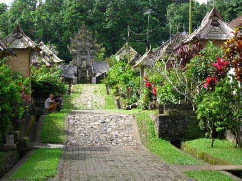 Desa Wisata Mojo via Wisatagunduljogja.wordpresscom, 1. Pantai Pok Tunggal, 2. Pantai Siung, 3. Pantai Indrayanti (Pantai Pulang Sawal), 4. Pantai Baron, 5. Pantai Jogan, 6. Pantai Sundak, 7. Pantai Krakal, 8. Goa Gelatik, 9. Air Terjun Sri Gethuk, 10. Gua Seropan, 11. Gua Jomblang, 12. Cave Tubing Kalisuci, 13. Gunung Nglanggeran, 14. Pantai Sadranan, 15. Bukit Bintang, 16. Pantai Ngobaran, 17. Pantai Gesing, 18. Bukit Kosakora, 19. Pantai Wedi Ombo, 20. Pantai Slili, 21. Pantai Timang, 22. Pantai Jungwok, 23. Rafting di Kali Oyo Gunungkidul, 24. Pantai Seruni, 25. Pantai Drini, 26. Pantai Sepanjang, 27. Goa Bribin, 28. Goa Kalisuci Gunung Kidul, 29. Alun-alun Wonosari (Alun-alun Pemda), 30. Pantai Kukup, Desa Kemadang, Kecamatan Tanjungsari, 31. Embung Batara Sriten, 32. Pantai Sadeng, 33. Goa Cokro, 34. Goa Lowo, 35. Pantai Ngrenehan, 36. Gua Maria Tritis, 37. Desa Wisata Jelok, 38. Desa Wisata Nglanggeran, 39. Goa Jomblang – Grubug, 40. Goa Paesan, 41. Gunung Patuk atau Bukit Hargodumilah, 42. Gunung Gambar, 43. Telaga Jonge, 44. Dam Beton Indah dan Bendungan Simo, 45. Rest Area Bunder, 46. Goa Cerme, 47. Goa Langse, 48. Pantai Ngandong, 49. Gunung Kendil, 50. Goa Cokakan, 51. Gunung Api Purba Nglanggeran, 52. Bengawan Solo Purba (Telaga Suling), 53. Desa Wisata Umbulrejo, 54. Kawasan Karst Pegunungan Sewu, 55. Telaga Kemuning, 56. Hutan Wanagama, 57. Situs Gambirowati atau Pesanggrahan Gambirowati, 58. Goa Jlamprong, Goa Gesing, Goa Sinden, 59. Desa Wisata Bejiharjo, 60. Desa Wisata Bleberan, 61. Desa Wisata Mojo, 62. Desa Wisata Bobung, 63. Desa Wisata Wonosadi, 64. Desa Wisata Garotan, 65. Lembah Karst Mulo, 66. Hutan Bunder, 67. Hutan Wonosadi, 68. Situs Megalitik Sokoliman, 69. Situs Gunungbang, 70. Pertapaan Kembang Lampir, 71. Pantai Nguyahan, 72. Goa Rancang Kencono