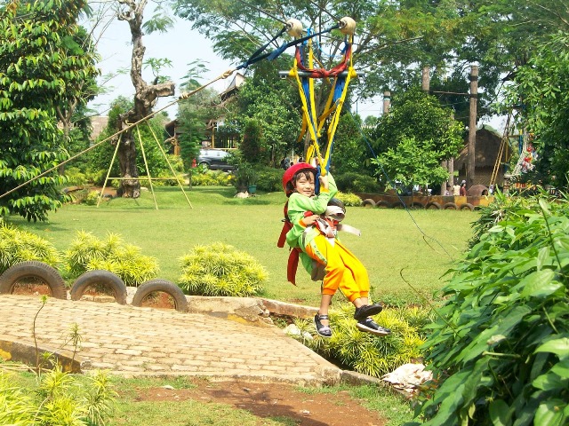 Flying fox di Telaga Arwana