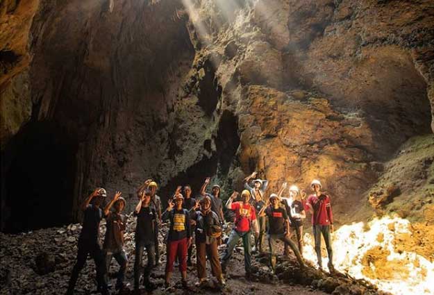 Goa Cokro via Instagram.com @pariwisata_gunungkidul, 1. Pantai Pok Tunggal, 2. Pantai Siung, 3. Pantai Indrayanti (Pantai Pulang Sawal), 4. Pantai Baron, 5. Pantai Jogan, 6. Pantai Sundak, 7. Pantai Krakal, 8. Goa Gelatik, 9. Air Terjun Sri Gethuk, 10. Gua Seropan, 11. Gua Jomblang, 12. Cave Tubing Kalisuci, 13. Gunung Nglanggeran, 14. Pantai Sadranan, 15. Bukit Bintang, 16. Pantai Ngobaran, 17. Pantai Gesing, 18. Bukit Kosakora, 19. Pantai Wedi Ombo, 20. Pantai Slili, 21. Pantai Timang, 22. Pantai Jungwok, 23. Rafting di Kali Oyo Gunungkidul, 24. Pantai Seruni, 25. Pantai Drini, 26. Pantai Sepanjang, 27. Goa Bribin, 28. Goa Kalisuci Gunung Kidul, 29. Alun-alun Wonosari (Alun-alun Pemda), 30. Pantai Kukup, Desa Kemadang, Kecamatan Tanjungsari, 31. Embung Batara Sriten, 32. Pantai Sadeng, 33. Goa Cokro, 34. Goa Lowo, 35. Pantai Ngrenehan, 36. Gua Maria Tritis, 37. Desa Wisata Jelok, 38. Desa Wisata Nglanggeran, 39. Goa Jomblang – Grubug, 40. Goa Paesan, 41. Gunung Patuk atau Bukit Hargodumilah, 42. Gunung Gambar, 43. Telaga Jonge, 44. Dam Beton Indah dan Bendungan Simo, 45. Rest Area Bunder, 46. Goa Cerme, 47. Goa Langse, 48. Pantai Ngandong, 49. Gunung Kendil, 50. Goa Cokakan, 51. Gunung Api Purba Nglanggeran, 52. Bengawan Solo Purba (Telaga Suling), 53. Desa Wisata Umbulrejo, 54. Kawasan Karst Pegunungan Sewu, 55. Telaga Kemuning, 56. Hutan Wanagama, 57. Situs Gambirowati atau Pesanggrahan Gambirowati, 58. Goa Jlamprong, Goa Gesing, Goa Sinden, 59. Desa Wisata Bejiharjo, 60. Desa Wisata Bleberan, 61. Desa Wisata Mojo, 62. Desa Wisata Bobung, 63. Desa Wisata Wonosadi, 64. Desa Wisata Garotan, 65. Lembah Karst Mulo, 66. Hutan Bunder, 67. Hutan Wonosadi, 68. Situs Megalitik Sokoliman, 69. Situs Gunungbang, 70. Pertapaan Kembang Lampir, 71. Pantai Nguyahan, 72. Goa Rancang Kencono