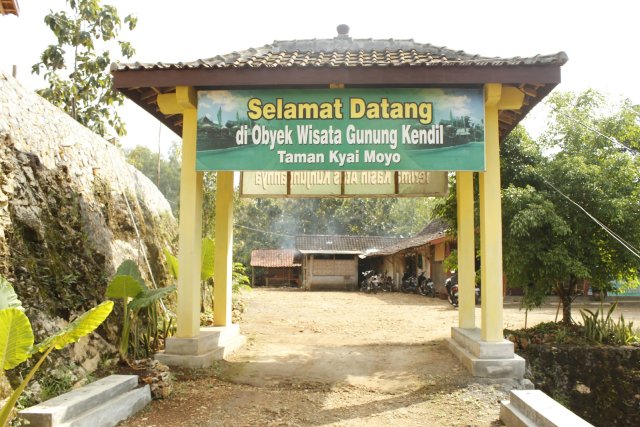 Gunung Kendil via Jogjasuper, 1. Pantai Pok Tunggal, 2. Pantai Siung, 3. Pantai Indrayanti (Pantai Pulang Sawal), 4. Pantai Baron, 5. Pantai Jogan, 6. Pantai Sundak, 7. Pantai Krakal, 8. Goa Gelatik, 9. Air Terjun Sri Gethuk, 10. Gua Seropan, 11. Gua Jomblang, 12. Cave Tubing Kalisuci, 13. Gunung Nglanggeran, 14. Pantai Sadranan, 15. Bukit Bintang, 16. Pantai Ngobaran, 17. Pantai Gesing, 18. Bukit Kosakora, 19. Pantai Wedi Ombo, 20. Pantai Slili, 21. Pantai Timang, 22. Pantai Jungwok, 23. Rafting di Kali Oyo Gunungkidul, 24. Pantai Seruni, 25. Pantai Drini, 26. Pantai Sepanjang, 27. Goa Bribin, 28. Goa Kalisuci Gunung Kidul, 29. Alun-alun Wonosari (Alun-alun Pemda), 30. Pantai Kukup, Desa Kemadang, Kecamatan Tanjungsari, 31. Embung Batara Sriten, 32. Pantai Sadeng, 33. Goa Cokro, 34. Goa Lowo, 35. Pantai Ngrenehan, 36. Gua Maria Tritis, 37. Desa Wisata Jelok, 38. Desa Wisata Nglanggeran, 39. Goa Jomblang – Grubug, 40. Goa Paesan, 41. Gunung Patuk atau Bukit Hargodumilah, 42. Gunung Gambar, 43. Telaga Jonge, 44. Dam Beton Indah dan Bendungan Simo, 45. Rest Area Bunder, 46. Goa Cerme, 47. Goa Langse, 48. Pantai Ngandong, 49. Gunung Kendil, 50. Goa Cokakan, 51. Gunung Api Purba Nglanggeran, 52. Bengawan Solo Purba (Telaga Suling), 53. Desa Wisata Umbulrejo, 54. Kawasan Karst Pegunungan Sewu, 55. Telaga Kemuning, 56. Hutan Wanagama, 57. Situs Gambirowati atau Pesanggrahan Gambirowati, 58. Goa Jlamprong, Goa Gesing, Goa Sinden, 59. Desa Wisata Bejiharjo, 60. Desa Wisata Bleberan, 61. Desa Wisata Mojo, 62. Desa Wisata Bobung, 63. Desa Wisata Wonosadi, 64. Desa Wisata Garotan, 65. Lembah Karst Mulo, 66. Hutan Bunder, 67. Hutan Wonosadi, 68. Situs Megalitik Sokoliman, 69. Situs Gunungbang, 70. Pertapaan Kembang Lampir, 71. Pantai Nguyahan, 72. Goa Rancang Kencono