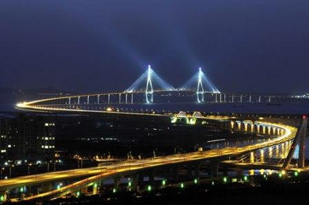 Incheon Brigde, Jembatan Terpanjang dan Terbesar di Korea, 1. Istana Gyeongbok (Gyeongbokgung) – Kyŏngbokkung, 2. Lotte World, 3. Pulau Jeju, 4. Bomun Pavilion, Gyeongju, 5. Yang Dong Traditional Village, 6. Seomjin River Train Village, 7. Seongsan Sunrise Peak, 8. Stasiun Kyeong-Wha, Jinhae, 9. Taepyeong Salt Farm, 10. Boseong Green Tea Field, 11. Monumen Peringatan Perang Korea, 12. Teater Nanta di MyeongDong, 13. Taman Nasional Bukhansan, 14. Seoul Arts Center (Pusat Kesenian Seoul), 15. Istana Changdeok (Changdeokgung), 16. Uleung Island Seaside Road, 17. Tempat Wisata Belanja Myeongdong, 18. Bukchon Village, 19. Namsan Seoul Tower ( N Seoul Tower), 20. National Folk Museum of Korea (Museum Nasional Rakyat Korea), 21. Olympic Park, 22. Incheon, 23. Garden of Morning Calm, 24. Taebaek Snow Festival, 25. Gunung Naejangsan, 26. Korean Demilitarized Zone atau DMZ, 27. Namsangol Hanok Village, 28. Pulau Nami, 29. Everland Theme Park, 30. Cheonggyecheon River, 31. Gangnam District, 32. Hongdae, 33. Gamcheon culture village, 34. Pulau Udo, 35. National Gwacheon Science Museum
