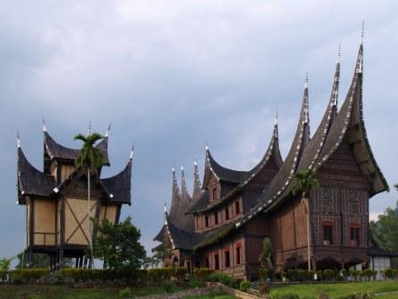 Istana Pagaruyung, 1. Jam Gadang di Bukit Tinggi, 2. Istana Baso Pagaruyung, 3. Pantai Carocok Painan, 4. Lobang Jepang, 5. Pantai Padang ‘Nan Rancak Bana’ , 6. Pantai Gandoriah Pariaman, 7. Puncak Lawang Maninjau, 8. Lembah Anai , 9. Museum Adityawarman, 10. Pantai Muaro Padang & Jembatan Siti Nurbaya, 11. Pantai Kata Pariaman, 12. Benteng Fort de Kock, 13. Ngarai Sianok, 14. Pantai Cermin, 15. Wisata Pantai Caroline/Carolina, 16. Air Panas Bukik Kili, 17. Danau Maninjau, 18. Pemandian Lubuk Minturun, 19. Lembah Harau , 20. Puncak Anai (Pemandian dan Camping Ground), 21. Pesona Kepulauan Mentawai , 22. Janjang Seribu Great Wall of Koto Gadang, 23. Danau Singkarak, 24. Danau Diateh dan Danau Dibawah ( Danau Kembar ), 25. Pantai Aie Manih si Malin Kundang, 26. Pulau Cubadak, 27. Kawasan Wisata Mandeh, 28. Pulau Sikuai, 29. Tirta Alami, 30. Air Terjun Nyarai, 31. Pemandian Alam Sako Tapan, 32. Lubuak Bonta, 33. Lubuak Mato Kuciang, 34. Pemandian Alami Batang Tabik, 35. Lubuak Paraku, 36. Air Terjun Timbulun, 37. Muaro Binguang, 38. Ngalau Indah , 39. Jembatan Akar Pesisir Selatan, 40. Pulau Pasumpahan , 41. Pantai Nirwana, 42. Air Terjun Tigo Tingkek, 43. Air Terjun Sarasah Banyak Gariang, 44. Panorama Sitinjau Lauik, 45. Tapian Puti, 46. Lubuak Rantiang, 47. Sirukam Dairy Farm, 48. Puncak Gagoan, 49. Rumah Pohon Laing Park Solok, 50. Puncak Gobah, 51. Air Terjun Kapalo Banda Koto Hilalang, 52. Danau Talang – Solok, 53. Danau Dieteh dan Danau Dibawah, 54. Kebun Teh Alahan Panjang, Solok, 55. Jembatan Kelok Sembilan, 56. Air Terjun Lubuak Bulan, 57. Padang Mengatas, 58. Pulau Angso Duo Pariaman, 59. Pantai Tiram, 60. Puncak Langkisau