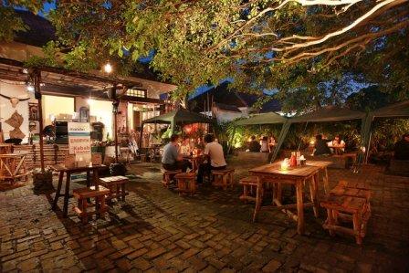 Kafe Unik dan Menarik, 1. Phantasia Barbie Gallery di the Balcony Restaurant, 2. Park Hopping Bandung, 3. Wisata Alam di Dusun Bambu Family Leisure Park, 4. Tempat Wisata Anak Paling Favorit Kampung Gajah Wonderland di Bandung (Tutup), 5. Kampung Dago Pojok, 6. Sky Level PVJ, Kebun Binatang Mini di Atap Sebuah Mall di Bandung, 7. Tempat Wisata Edukasi Anak di Padepokan Dayang Sumbi Bandung, 8. Tempat Wisata Alam di Ranca Upas, Ciwidey Bandung, 9. Tempat Wisata Anak Terbaru Bandung Carnival Land, 10. Jendela Alam Farm, 11. Nanny’s Pavillon – Kafe Unik dan Menarik, 12. Objek Wisata Anak di Bandung – Kampung Batu Malakasari, 13. Tempat Wisata Anak di Bandung Paling Populer Ciwidey Valley Waterpark Resort, 14. The Farm House – Tempat Wisata Anak Berupa Rumah Hobbit, 15. Saung Angklung Udjo – Menumbuhkan Kecintaan Terhadap Seni, 16. Ajarkan Anak Membatik di Rumah Batik Komar, 17. Bandung Science Centre – Tempat Wisata Anak di Bandung, 18. Crayon’s Craft &amp; Co, 19. Komunitas Hong – Kembali Ke Masa Anak di Tahun 90an, 20. Liburan Anak Seru di SPICE Camp (Spirit Camp Educity), 21. Maya Hirai School of Origami, 22. Gang Sereh Tempat Belajar Membuat Layangan, 23. Cihampelas Walk, 24. Miss Bee Providore, 25. Kebun Stroberi Ciwidey, 26. Taman Lalu Lintas Ade Irma Suryani, 27. Trans Studio Bandung, 28. Kebun Binatang Bandung, 29. Karang Setra Waterpark, 30. Taman Bermain MIM, 31. Taman Kupu Cihanjuang, 32. De’Ranch Bandung, 33. Kebun Bunga Cihideung, 34. Pemandian Air Panas Ciwalini, 35. Teras Cikapundung Riverspot, 36. Dago Dream Park, 37. Floating Market Lembang, 38. De Ranch, 40. Museum Geologi, 41. Farmhouse Lembang, 42. Glamping Lakeside Rancabali, 43. Taman Miniatur Kereta Api, 44. Taman Burung, Bird and Bromelia Pavilion, 45. Fairy Garden