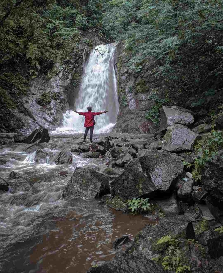 Kedung Sriti via Instagram.com @Faizzanireza_, 1. Wisata Tawangmangu Grojogan Sewu, 2. Air Terjun Jumog, 3. Wisata Tawangmangu Agrowisata Sondokoro, 4. Candi Cetho, 5. Wisata Tawangmangu Gunung Lawu, 6. Wisata Tawangmangu Desa Nglurah, 7. Wisata Tawangmangu Air Terjun Pringgodani, 8. Wisata Tawangmangu – Outbound , 9. Flying Fox di Objek Wisata Tawangmangu, 10. Wisata Pemandian Air Hangat Cumpleng, 11. Camping Seru di Sekipan, Kalisoro, Tawangmangu, 12. Wisata Tawangmangu Situs Purbakala Menggung , 13. Wisata Kuliner di Tawangmangu Sate Kelinci, 14. Memetik Strawberry di Tawangmangu, 15. Obyek Wisata New Taman Balemkambang Tawangmangu, 16. Telaga Sarangan, 17. Air Terjun Parang Ijo, 18. Kebun Teh Kemuning, 19. Wisata Bukit Sekipan, 20. Rumah Atsiri, 21. Lawu Park, 22. River Hill Resort, 23. Kedung Sriti, 24. Air Terjun Jurang Sundo Tawangmangu, 25. Puncak Gunung Gamping, 26. Gunung Mongkrang, 27. Sakura Hills