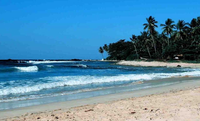 Keindahan Pantai Carita di Banten, 1. Pantai Batu Bintang, 2. Pantai Loji, 3. Pantai Citarik, 4. Pantai Cibareno, 5. Pantai Citepus, 6. Pantai Karang Pamulang, 7. Pantai Pulau Bidadari, 8. Pantai Pulau Pramuka, 9. Pantai Pulau Tidung, 10. Pantai Pulau Untung Jawa, 11. Pantai Anyer, 12. Pantai Carita, 13. Pantai Tanjung Pasir, 14. Pantai Karang Bolong