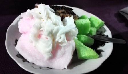Kuliner Semarang Es Puter Cong Lik, 1. Lunpia Gang Lombok , 2. Tahu Gimbal HAJI EDY (sejak 1972), 3. Tahu Pong Gajah Mada Semarang, 4. Pisang Plenet “Pak Yuli”, 5. Bandeng Presto, 6. Kuliner Semarang Mie Ramor, 7. Wingko Babat Pak Moel, 8. Kuliner Semarang Es Puter Cong Lik , 9. Nasi Goreng Babat Pak Karmin Mberok Legendaris , 10. Mie Kopyok Pak Dhuwur, 11. Aneka Nasi Ayam Semarang, 12. Nasi Gandul Pak Memet, 13. Kuliner Semarang Soto Bangkong Pak Sholeh, 14. Wedangan Pak Mardi, 15. Bakso Kakap Pak Wahid, 16. Ayam &amp; Bebek Goreng “Sari Rasa” (Pak Thori), 17. Kuliner Semarang Sate Kalak by Grill On, 18. Gulai Kambing Bustaman Pak Sabar, 19. D’Cost Semarang , 20. Tandhok Iga Bakar dan Kopi, 21. Ayam Goreng Spesial Lombok Idjo, 22. Pasar Semawis aka Warung Semawis, 23. Angkringan Pak Gik Gajahmada, 24. Warung Makan Asem-Asem Koh Liem, 25. Angkringan Gaul Ampiran 3 Semarang, 26. Bakmi Jowo Pak Gareng, 27. Restoran Kampung Laut Semarang, 28. Pesta Keboen Restoran, 29. Soto Pak No Semarang, 30. Mangut Welut Warung Bu Nasima Semarang, 31. Gudeg Koyor Mbak Tum – Peterongan, 32. Nasi Goreng Babat Hengky, 33. Depot Sukses Semarang, 34. Gudeg Abimanyu Semarang, 35. Waroeng Steak &amp; Shake Semarang, 36. Nasi Goreng Babat Pak Taman, 37. Nasi Kebuli Djawas Semarang, 38. Waroeng Kaligarong, 39. Kue Lekker Paimo
