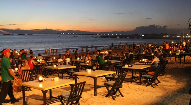 Kuliner di Pantai Pangandaran, Rute Menuju Pantai , Harga Tiket Masuk Pantai Pangandaran, Kuliner di Pantai , Tempat Belanja di Sekitar Pantai, Hotel dan Penginapan di Sekitar Pantai, Keistimewaan Pantai Pangandaran
