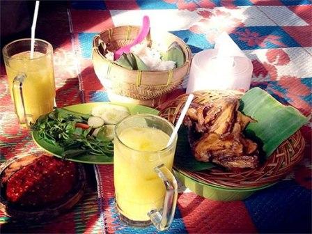 Lesehan Pak H. SHOLEH, 1. Bubur Ayam Agus, 2. Pecel Kawi, 3. Kuliner Malam Pos Ketan Legenda 1967, 4. Sate Landak Bu Ria, 5. Soto Geprak Mbah Djo, 6. Hot Cui Mie Gloria Malang, 7. Toko Oen, 8. Cafe Jagung Jaya Abadi, 9. Warung Ronde Titoni, 10. Depot Hok Lay, 11. Rumah Makan Cairo, 12. Putu Lanang Celaket, 13. Bakpao Boldy, 14. Mie Gajah Mada, 15. Rujak Cingur Bude Ruk, 16. Warung Lama Haji Ridwan, 17. Depot Tahu Lontong Lonceng, 18. Burger Buto, 19. Pia Mangkok Malang, 20. STMJ Glintung, 21. Mie Iblis Malang, 22. Surabi Gendut, 23. Gado-Gado Citra Kota Malang, 23. Bakso President, 24. Lesehan Pak H. SHOLEH, 25. Lesehan Yogyakarta Malang, 26. Taman Indie Resto Malang, 27. Amsterdam Garden Resto & Steak House Malang, 28. Malibu Steak ‘n’ Pizza Malang, 29. Padi Resto Galeri Malang, 30. Ikan Bakar 52 Malang, 31. Ikan Goreng Pangeran Muda Malang, 32. Ikan Bakar Cianjur ( IBC ), 33. Pondok Desa Kampung Telaga Malang, 34. Javanine Restaurant, 35. Rumah Makan Inggil, 36. Bakso Bakar Trowulan, 37. Depot Rawon Nguling, 38. WellDuck Bebek Goreng & Bakar, 39. Ayam Kremes Madura Potre Koneng, 40. Bakso Bakar Pahlawan Trip Malang, 41. Harmoni Resto Cafe Malang, 42. Baegopa Malang, 43. Pecel Pyuur (Brisam) Malang, 44. Mie Tomcat Malang, 45. Rawon Brintik, Warung Bu Napsiah Malang, 46. Noodle Inc Malang, 47. Bakso Kota Cak Man Malang, 48. Warung Spesial Sambal Malang, 49. Mie Jogging Malang, 50. Ayam Bakar Lientang Malang, 51. Dapur Resto Kota Malang, 52. Waroeng Bamboe Lesehan Sidomulyo, 53. Omah Kitir Cafe Factory, 54. Waroeng Lesehan Pring Pethuk, 53. Melati Restaurant, 54. Rumah Opa Kitchen And Lounge, 55. Rumah Coffee Loe Mien Toe, 56. Madam Wang Secret Garden, 57. Daerah Payung, 58. Rumah Sosis, 59. Jungle Fast Food Resto, 60. Ria Djenaka Batu, 61. Warung Sate Kelinci, 62. Warung Wareg, 63. Sate Hotplet, 64. Racel Risol, 65. Illy Cafe Lai Lai, 66. Ayam Pakuan, 67. Warung Mie Setan, 68. Orem-orem Khas Arema, 69. Surabi Imut, 70. Bakso Bakar Pak Man, 71. Cwie Mie Malang, 72. Sate dan Gule Kambing Haji Paino Bunul (Tahun 1973 – Sekarang), 73. Depot Soto Lombok (Tahun 1955 – Sekarang), 74. Soto Daging Pak Markeso (Tahun 1950 – Sekarang), 75. Soto Daging Rahayu (sejak 1928), 76. Warung Bu Haji AREMA