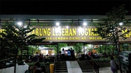 Lesehan Yogyakarta Malang, 1. Bubur Ayam Agus, 2. Pecel Kawi, 3. Kuliner Malam Pos Ketan Legenda 1967, 4. Sate Landak Bu Ria, 5. Soto Geprak Mbah Djo, 6. Hot Cui Mie Gloria Malang, 7. Toko Oen, 8. Cafe Jagung Jaya Abadi, 9. Warung Ronde Titoni, 10. Depot Hok Lay, 11. Rumah Makan Cairo, 12. Putu Lanang Celaket, 13. Bakpao Boldy, 14. Mie Gajah Mada, 15. Rujak Cingur Bude Ruk, 16. Warung Lama Haji Ridwan, 17. Depot Tahu Lontong Lonceng, 18. Burger Buto, 19. Pia Mangkok Malang, 20. STMJ Glintung, 21. Mie Iblis Malang, 22. Surabi Gendut, 23. Gado-Gado Citra Kota Malang, 23. Bakso President, 24. Lesehan Pak H. SHOLEH, 25. Lesehan Yogyakarta Malang, 26. Taman Indie Resto Malang, 27. Amsterdam Garden Resto & Steak House Malang, 28. Malibu Steak ‘n’ Pizza Malang, 29. Padi Resto Galeri Malang, 30. Ikan Bakar 52 Malang, 31. Ikan Goreng Pangeran Muda Malang, 32. Ikan Bakar Cianjur ( IBC ), 33. Pondok Desa Kampung Telaga Malang, 34. Javanine Restaurant, 35. Rumah Makan Inggil, 36. Bakso Bakar Trowulan, 37. Depot Rawon Nguling, 38. WellDuck Bebek Goreng & Bakar, 39. Ayam Kremes Madura Potre Koneng, 40. Bakso Bakar Pahlawan Trip Malang, 41. Harmoni Resto Cafe Malang, 42. Baegopa Malang, 43. Pecel Pyuur (Brisam) Malang, 44. Mie Tomcat Malang, 45. Rawon Brintik, Warung Bu Napsiah Malang, 46. Noodle Inc Malang, 47. Bakso Kota Cak Man Malang, 48. Warung Spesial Sambal Malang, 49. Mie Jogging Malang, 50. Ayam Bakar Lientang Malang, 51. Dapur Resto Kota Malang, 52. Waroeng Bamboe Lesehan Sidomulyo, 53. Omah Kitir Cafe Factory, 54. Waroeng Lesehan Pring Pethuk, 53. Melati Restaurant, 54. Rumah Opa Kitchen And Lounge, 55. Rumah Coffee Loe Mien Toe, 56. Madam Wang Secret Garden, 57. Daerah Payung, 58. Rumah Sosis, 59. Jungle Fast Food Resto, 60. Ria Djenaka Batu, 61. Warung Sate Kelinci, 62. Warung Wareg, 63. Sate Hotplet, 64. Racel Risol, 65. Illy Cafe Lai Lai, 66. Ayam Pakuan, 67. Warung Mie Setan, 68. Orem-orem Khas Arema, 69. Surabi Imut, 70. Bakso Bakar Pak Man, 71. Cwie Mie Malang, 72. Sate dan Gule Kambing Haji Paino Bunul (Tahun 1973 – Sekarang), 73. Depot Soto Lombok (Tahun 1955 – Sekarang), 74. Soto Daging Pak Markeso (Tahun 1950 – Sekarang), 75. Soto Daging Rahayu (sejak 1928), 76. Warung Bu Haji AREMA