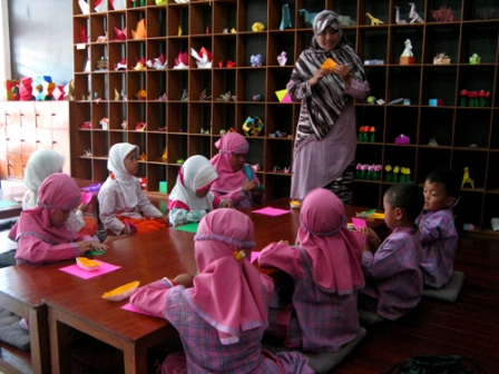 Maya Hirai School of Origami, 1. Edukasi Taman Lalu Lintas Ade Irma Suryani, 2. Edukasi Taman Superhero, 3. Edukasi Kebun Binatang Bandung, 4. Edukasi Phantasia Barbie Gallery, 5. Wisata Padepokan Dayang Sumbi, 6. Wisata Kampung Gajah, 7. Edukasi Jendela Alam, 8. Edukasi Saung Angklung Udjo, 9. Edukasi Bandung Science Center, 10. Edukasi Crayon’s Craf & Co, 11. Taman Kupu Cihanjuang, 12. Karang Setra Waterpark, 13. Taman Bermain MIM, 14. Trans Studio, 15. Kebun Strawberry Ciwidey, 16. Miss Bee Providore, 17. Gang Sereh, 18. Maya Hirai School of Origami, 19. SPICE Camp (Spirit Camp Educity), 20. Komunitas Hong, 21. Crayon’s Craft & Co, 22. Rumah Batik Komar, 23. The Farm House, 24. Ciwidey Valley Waterpark Resort, 25. Kampung Batu Malakasari, 26. Bandung Carnival Land, 27. Ranca Upas, Ciwidey, 28. Kampung Dago Pojok, 29. Dusun Bambu Family Leisure Park, 30. Park Hopping, 31. De’Ranch, 32. Dago Dream Park, 33. Fairy Garden (Fairy Garden By The Lodge), 34. Lembang Park & Zoo, 35. Sudut Pandang Bandung, 36. Terminal Wisata Grafika Cikole