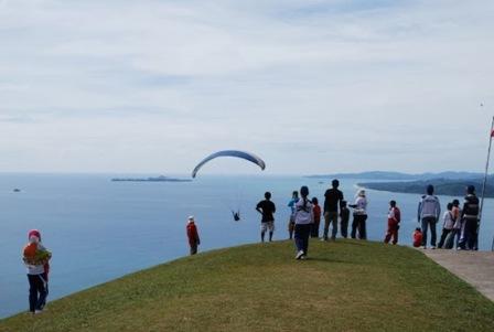 Menikmati Keindahan Alam Sumatera Barat dari Puncak Langkisau, 1. Jam Gadang di Bukit Tinggi, 2. Istana Baso Pagaruyung, 3. Pantai Carocok Painan, 4. Lobang Jepang, 5. Pantai Padang ‘Nan Rancak Bana’ , 6. Pantai Gandoriah Pariaman, 7. Puncak Lawang Maninjau, 8. Lembah Anai , 9. Museum Adityawarman, 10. Pantai Muaro Padang & Jembatan Siti Nurbaya, 11. Pantai Kata Pariaman, 12. Benteng Fort de Kock, 13. Ngarai Sianok, 14. Pantai Cermin, 15. Wisata Pantai Caroline/Carolina, 16. Air Panas Bukik Kili, 17. Danau Maninjau, 18. Pemandian Lubuk Minturun, 19. Lembah Harau , 20. Puncak Anai (Pemandian dan Camping Ground), 21. Pesona Kepulauan Mentawai , 22. Janjang Seribu Great Wall of Koto Gadang, 23. Danau Singkarak, 24. Danau Diateh dan Danau Dibawah ( Danau Kembar ), 25. Pantai Aie Manih si Malin Kundang, 26. Pulau Cubadak, 27. Kawasan Wisata Mandeh, 28. Pulau Sikuai, 29. Tirta Alami, 30. Air Terjun Nyarai, 31. Pemandian Alam Sako Tapan, 32. Lubuak Bonta, 33. Lubuak Mato Kuciang, 34. Pemandian Alami Batang Tabik, 35. Lubuak Paraku, 36. Air Terjun Timbulun, 37. Muaro Binguang, 38. Ngalau Indah , 39. Jembatan Akar Pesisir Selatan, 40. Pulau Pasumpahan , 41. Pantai Nirwana, 42. Air Terjun Tigo Tingkek, 43. Air Terjun Sarasah Banyak Gariang, 44. Panorama Sitinjau Lauik, 45. Tapian Puti, 46. Lubuak Rantiang, 47. Sirukam Dairy Farm, 48. Puncak Gagoan, 49. Rumah Pohon Laing Park Solok, 50. Puncak Gobah, 51. Air Terjun Kapalo Banda Koto Hilalang, 52. Danau Talang – Solok, 53. Danau Dieteh dan Danau Dibawah, 54. Kebun Teh Alahan Panjang, Solok, 55. Jembatan Kelok Sembilan, 56. Air Terjun Lubuak Bulan, 57. Padang Mengatas, 58. Pulau Angso Duo Pariaman, 59. Pantai Tiram, 60. Puncak Langkisau