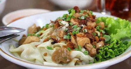 Mie Gajah Mada, 1. Bubur Ayam Agus, 2. Pecel Kawi, 3. Kuliner Malam Pos Ketan Legenda 1967, 4. Sate Landak Bu Ria, 5. Soto Geprak Mbah Djo, 6. Hot Cui Mie Gloria Malang, 7. Toko Oen, 8. Cafe Jagung Jaya Abadi, 9. Warung Ronde Titoni, 10. Depot Hok Lay, 11. Rumah Makan Cairo, 12. Putu Lanang Celaket, 13. Bakpao Boldy, 14. Mie Gajah Mada, 15. Rujak Cingur Bude Ruk, 16. Warung Lama Haji Ridwan, 17. Depot Tahu Lontong Lonceng, 18. Burger Buto, 19. Pia Mangkok Malang, 20. STMJ Glintung, 21. Mie Iblis Malang, 22. Surabi Gendut, 23. Gado-Gado Citra Kota Malang, 23. Bakso President, 24. Lesehan Pak H. SHOLEH, 25. Lesehan Yogyakarta Malang, 26. Taman Indie Resto Malang, 27. Amsterdam Garden Resto & Steak House Malang, 28. Malibu Steak ‘n’ Pizza Malang, 29. Padi Resto Galeri Malang, 30. Ikan Bakar 52 Malang, 31. Ikan Goreng Pangeran Muda Malang, 32. Ikan Bakar Cianjur ( IBC ), 33. Pondok Desa Kampung Telaga Malang, 34. Javanine Restaurant, 35. Rumah Makan Inggil, 36. Bakso Bakar Trowulan, 37. Depot Rawon Nguling, 38. WellDuck Bebek Goreng & Bakar, 39. Ayam Kremes Madura Potre Koneng, 40. Bakso Bakar Pahlawan Trip Malang, 41. Harmoni Resto Cafe Malang, 42. Baegopa Malang, 43. Pecel Pyuur (Brisam) Malang, 44. Mie Tomcat Malang, 45. Rawon Brintik, Warung Bu Napsiah Malang, 46. Noodle Inc Malang, 47. Bakso Kota Cak Man Malang, 48. Warung Spesial Sambal Malang, 49. Mie Jogging Malang, 50. Ayam Bakar Lientang Malang, 51. Dapur Resto Kota Malang, 52. Waroeng Bamboe Lesehan Sidomulyo, 53. Omah Kitir Cafe Factory, 54. Waroeng Lesehan Pring Pethuk, 53. Melati Restaurant, 54. Rumah Opa Kitchen And Lounge, 55. Rumah Coffee Loe Mien Toe, 56. Madam Wang Secret Garden, 57. Daerah Payung, 58. Rumah Sosis, 59. Jungle Fast Food Resto, 60. Ria Djenaka Batu, 61. Warung Sate Kelinci, 62. Warung Wareg, 63. Sate Hotplet, 64. Racel Risol, 65. Illy Cafe Lai Lai, 66. Ayam Pakuan, 67. Warung Mie Setan, 68. Orem-orem Khas Arema, 69. Surabi Imut, 70. Bakso Bakar Pak Man, 71. Cwie Mie Malang, 72. Sate dan Gule Kambing Haji Paino Bunul (Tahun 1973 – Sekarang), 73. Depot Soto Lombok (Tahun 1955 – Sekarang), 74. Soto Daging Pak Markeso (Tahun 1950 – Sekarang), 75. Soto Daging Rahayu (sejak 1928), 76. Warung Bu Haji AREMA