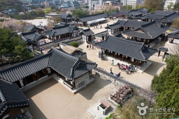 Namsangol Hanok Village - tempat wisata di Korea Selatan, 1. Istana Gyeongbok (Gyeongbokgung) – Kyŏngbokkung, 2. Lotte World, 3. Pulau Jeju, 4. Bomun Pavilion, Gyeongju, 5. Yang Dong Traditional Village, 6. Seomjin River Train Village, 7. Seongsan Sunrise Peak, 8. Stasiun Kyeong-Wha, Jinhae, 9. Taepyeong Salt Farm, 10. Boseong Green Tea Field, 11. Monumen Peringatan Perang Korea, 12. Teater Nanta di MyeongDong, 13. Taman Nasional Bukhansan, 14. Seoul Arts Center (Pusat Kesenian Seoul), 15. Istana Changdeok (Changdeokgung), 16. Uleung Island Seaside Road, 17. Tempat Wisata Belanja Myeongdong, 18. Bukchon Village, 19. Namsan Seoul Tower ( N Seoul Tower), 20. National Folk Museum of Korea (Museum Nasional Rakyat Korea), 21. Olympic Park, 22. Incheon, 23. Garden of Morning Calm, 24. Taebaek Snow Festival, 25. Gunung Naejangsan, 26. Korean Demilitarized Zone atau DMZ, 27. Namsangol Hanok Village, 28. Pulau Nami, 29. Everland Theme Park, 30. Cheonggyecheon River, 31. Gangnam District, 32. Hongdae, 33. Gamcheon culture village, 34. Pulau Udo, 35. National Gwacheon Science Museum