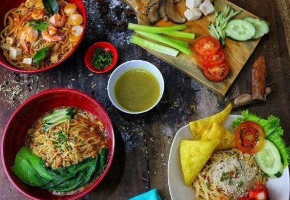 Noodle Inc Malang, 1. Bubur Ayam Agus, 2. Pecel Kawi, 3. Kuliner Malam Pos Ketan Legenda 1967, 4. Sate Landak Bu Ria, 5. Soto Geprak Mbah Djo, 6. Hot Cui Mie Gloria Malang, 7. Toko Oen, 8. Cafe Jagung Jaya Abadi, 9. Warung Ronde Titoni, 10. Depot Hok Lay, 11. Rumah Makan Cairo, 12. Putu Lanang Celaket, 13. Bakpao Boldy, 14. Mie Gajah Mada, 15. Rujak Cingur Bude Ruk, 16. Warung Lama Haji Ridwan, 17. Depot Tahu Lontong Lonceng, 18. Burger Buto, 19. Pia Mangkok Malang, 20. STMJ Glintung, 21. Mie Iblis Malang, 22. Surabi Gendut, 23. Gado-Gado Citra Kota Malang, 23. Bakso President, 24. Lesehan Pak H. SHOLEH, 25. Lesehan Yogyakarta Malang, 26. Taman Indie Resto Malang, 27. Amsterdam Garden Resto & Steak House Malang, 28. Malibu Steak ‘n’ Pizza Malang, 29. Padi Resto Galeri Malang, 30. Ikan Bakar 52 Malang, 31. Ikan Goreng Pangeran Muda Malang, 32. Ikan Bakar Cianjur ( IBC ), 33. Pondok Desa Kampung Telaga Malang, 34. Javanine Restaurant, 35. Rumah Makan Inggil, 36. Bakso Bakar Trowulan, 37. Depot Rawon Nguling, 38. WellDuck Bebek Goreng & Bakar, 39. Ayam Kremes Madura Potre Koneng, 40. Bakso Bakar Pahlawan Trip Malang, 41. Harmoni Resto Cafe Malang, 42. Baegopa Malang, 43. Pecel Pyuur (Brisam) Malang, 44. Mie Tomcat Malang, 45. Rawon Brintik, Warung Bu Napsiah Malang, 46. Noodle Inc Malang, 47. Bakso Kota Cak Man Malang, 48. Warung Spesial Sambal Malang, 49. Mie Jogging Malang, 50. Ayam Bakar Lientang Malang, 51. Dapur Resto Kota Malang, 52. Waroeng Bamboe Lesehan Sidomulyo, 53. Omah Kitir Cafe Factory, 54. Waroeng Lesehan Pring Pethuk, 53. Melati Restaurant, 54. Rumah Opa Kitchen And Lounge, 55. Rumah Coffee Loe Mien Toe, 56. Madam Wang Secret Garden, 57. Daerah Payung, 58. Rumah Sosis, 59. Jungle Fast Food Resto, 60. Ria Djenaka Batu, 61. Warung Sate Kelinci, 62. Warung Wareg, 63. Sate Hotplet, 64. Racel Risol, 65. Illy Cafe Lai Lai, 66. Ayam Pakuan, 67. Warung Mie Setan, 68. Orem-orem Khas Arema, 69. Surabi Imut, 70. Bakso Bakar Pak Man, 71. Cwie Mie Malang, 72. Sate dan Gule Kambing Haji Paino Bunul (Tahun 1973 – Sekarang), 73. Depot Soto Lombok (Tahun 1955 – Sekarang), 74. Soto Daging Pak Markeso (Tahun 1950 – Sekarang), 75. Soto Daging Rahayu (sejak 1928), 76. Warung Bu Haji AREMA