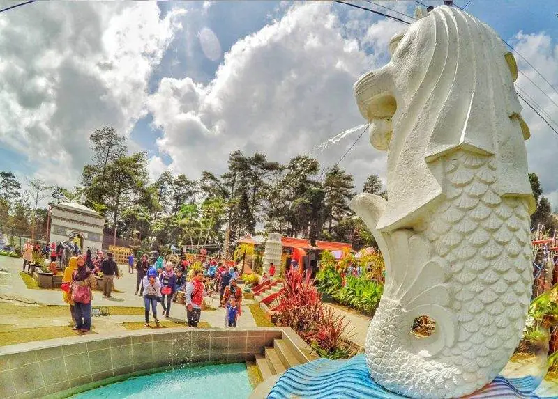 Obyek Wisata New Taman Balemkambang Tawangmangu via Surakarta Pro, 1. Wisata Tawangmangu Grojogan Sewu, 2. Air Terjun Jumog, 3. Wisata Tawangmangu Agrowisata Sondokoro, 4. Candi Cetho, 5. Wisata Tawangmangu Gunung Lawu, 6. Wisata Tawangmangu Desa Nglurah, 7. Wisata Tawangmangu Air Terjun Pringgodani, 8. Wisata Tawangmangu – Outbound , 9. Flying Fox di Objek Wisata Tawangmangu, 10. Wisata Pemandian Air Hangat Cumpleng, 11. Camping Seru di Sekipan, Kalisoro, Tawangmangu, 12. Wisata Tawangmangu Situs Purbakala Menggung , 13. Wisata Kuliner di Tawangmangu Sate Kelinci, 14. Memetik Strawberry di Tawangmangu, 15. Obyek Wisata New Taman Balemkambang Tawangmangu, 16. Telaga Sarangan, 17. Air Terjun Parang Ijo, 18. Kebun Teh Kemuning, 19. Wisata Bukit Sekipan, 20. Rumah Atsiri, 21. Lawu Park, 22. River Hill Resort, 23. Kedung Sriti, 24. Air Terjun Jurang Sundo Tawangmangu, 25. Puncak Gunung Gamping, 26. Gunung Mongkrang, 27. Sakura Hills