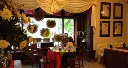 Padi Resto Galeri Malang, 1. Bubur Ayam Agus, 2. Pecel Kawi, 3. Kuliner Malam Pos Ketan Legenda 1967, 4. Sate Landak Bu Ria, 5. Soto Geprak Mbah Djo, 6. Hot Cui Mie Gloria Malang, 7. Toko Oen, 8. Cafe Jagung Jaya Abadi, 9. Warung Ronde Titoni, 10. Depot Hok Lay, 11. Rumah Makan Cairo, 12. Putu Lanang Celaket, 13. Bakpao Boldy, 14. Mie Gajah Mada, 15. Rujak Cingur Bude Ruk, 16. Warung Lama Haji Ridwan, 17. Depot Tahu Lontong Lonceng, 18. Burger Buto, 19. Pia Mangkok Malang, 20. STMJ Glintung, 21. Mie Iblis Malang, 22. Surabi Gendut, 23. Gado-Gado Citra Kota Malang, 23. Bakso President, 24. Lesehan Pak H. SHOLEH, 25. Lesehan Yogyakarta Malang, 26. Taman Indie Resto Malang, 27. Amsterdam Garden Resto & Steak House Malang, 28. Malibu Steak ‘n’ Pizza Malang, 29. Padi Resto Galeri Malang, 30. Ikan Bakar 52 Malang, 31. Ikan Goreng Pangeran Muda Malang, 32. Ikan Bakar Cianjur ( IBC ), 33. Pondok Desa Kampung Telaga Malang, 34. Javanine Restaurant, 35. Rumah Makan Inggil, 36. Bakso Bakar Trowulan, 37. Depot Rawon Nguling, 38. WellDuck Bebek Goreng & Bakar, 39. Ayam Kremes Madura Potre Koneng, 40. Bakso Bakar Pahlawan Trip Malang, 41. Harmoni Resto Cafe Malang, 42. Baegopa Malang, 43. Pecel Pyuur (Brisam) Malang, 44. Mie Tomcat Malang, 45. Rawon Brintik, Warung Bu Napsiah Malang, 46. Noodle Inc Malang, 47. Bakso Kota Cak Man Malang, 48. Warung Spesial Sambal Malang, 49. Mie Jogging Malang, 50. Ayam Bakar Lientang Malang, 51. Dapur Resto Kota Malang, 52. Waroeng Bamboe Lesehan Sidomulyo, 53. Omah Kitir Cafe Factory, 54. Waroeng Lesehan Pring Pethuk, 53. Melati Restaurant, 54. Rumah Opa Kitchen And Lounge, 55. Rumah Coffee Loe Mien Toe, 56. Madam Wang Secret Garden, 57. Daerah Payung, 58. Rumah Sosis, 59. Jungle Fast Food Resto, 60. Ria Djenaka Batu, 61. Warung Sate Kelinci, 62. Warung Wareg, 63. Sate Hotplet, 64. Racel Risol, 65. Illy Cafe Lai Lai, 66. Ayam Pakuan, 67. Warung Mie Setan, 68. Orem-orem Khas Arema, 69. Surabi Imut, 70. Bakso Bakar Pak Man, 71. Cwie Mie Malang, 72. Sate dan Gule Kambing Haji Paino Bunul (Tahun 1973 – Sekarang), 73. Depot Soto Lombok (Tahun 1955 – Sekarang), 74. Soto Daging Pak Markeso (Tahun 1950 – Sekarang), 75. Soto Daging Rahayu (sejak 1928), 76. Warung Bu Haji AREMA