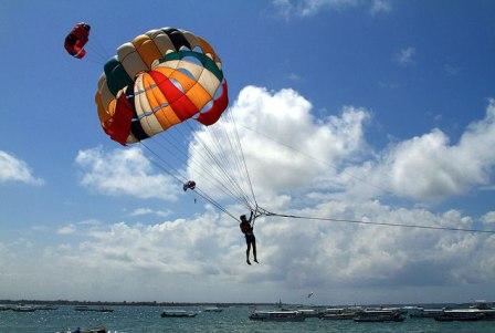 Parasailing Tanjung Benoa, 1. Flying Board, 2. Wakerboarding, 3. Parasailing, 4. Sea Walker, 5. Snorkeling, 6. Banana Boat, 7. Flying Fish, 8. Rolling Donut, 10. Scuba Diving, 11. Glass Bottom Boat dan Pulau Penyu, 12. Jet Ski Tanjung Benoa, 13. Berjemur, 14. Pasar Malam Tanjung Benoa, 15. Situs Keagamaan