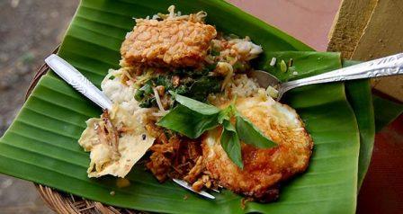 Pecel Kawi, 1. Bubur Ayam Agus, 2. Pecel Kawi, 3. Kuliner Malam Pos Ketan Legenda 1967, 4. Sate Landak Bu Ria, 5. Soto Geprak Mbah Djo, 6. Hot Cui Mie Gloria Malang, 7. Toko Oen, 8. Cafe Jagung Jaya Abadi, 9. Warung Ronde Titoni, 10. Depot Hok Lay, 11. Rumah Makan Cairo, 12. Putu Lanang Celaket, 13. Bakpao Boldy, 14. Mie Gajah Mada, 15. Rujak Cingur Bude Ruk, 16. Warung Lama Haji Ridwan, 17. Depot Tahu Lontong Lonceng, 18. Burger Buto, 19. Pia Mangkok Malang, 20. STMJ Glintung, 21. Mie Iblis Malang, 22. Surabi Gendut, 23. Gado-Gado Citra Kota Malang, 23. Bakso President, 24. Lesehan Pak H. SHOLEH, 25. Lesehan Yogyakarta Malang, 26. Taman Indie Resto Malang, 27. Amsterdam Garden Resto & Steak House Malang, 28. Malibu Steak ‘n’ Pizza Malang, 29. Padi Resto Galeri Malang, 30. Ikan Bakar 52 Malang, 31. Ikan Goreng Pangeran Muda Malang, 32. Ikan Bakar Cianjur ( IBC ), 33. Pondok Desa Kampung Telaga Malang, 34. Javanine Restaurant, 35. Rumah Makan Inggil, 36. Bakso Bakar Trowulan, 37. Depot Rawon Nguling, 38. WellDuck Bebek Goreng & Bakar, 39. Ayam Kremes Madura Potre Koneng, 40. Bakso Bakar Pahlawan Trip Malang, 41. Harmoni Resto Cafe Malang, 42. Baegopa Malang, 43. Pecel Pyuur (Brisam) Malang, 44. Mie Tomcat Malang, 45. Rawon Brintik, Warung Bu Napsiah Malang, 46. Noodle Inc Malang, 47. Bakso Kota Cak Man Malang, 48. Warung Spesial Sambal Malang, 49. Mie Jogging Malang, 50. Ayam Bakar Lientang Malang, 51. Dapur Resto Kota Malang, 52. Waroeng Bamboe Lesehan Sidomulyo, 53. Omah Kitir Cafe Factory, 54. Waroeng Lesehan Pring Pethuk, 53. Melati Restaurant, 54. Rumah Opa Kitchen And Lounge, 55. Rumah Coffee Loe Mien Toe, 56. Madam Wang Secret Garden, 57. Daerah Payung, 58. Rumah Sosis, 59. Jungle Fast Food Resto, 60. Ria Djenaka Batu, 61. Warung Sate Kelinci, 62. Warung Wareg, 63. Sate Hotplet, 64. Racel Risol, 65. Illy Cafe Lai Lai, 66. Ayam Pakuan, 67. Warung Mie Setan, 68. Orem-orem Khas Arema, 69. Surabi Imut, 70. Bakso Bakar Pak Man, 71. Cwie Mie Malang, 72. Sate dan Gule Kambing Haji Paino Bunul (Tahun 1973 – Sekarang), 73. Depot Soto Lombok (Tahun 1955 – Sekarang), 74. Soto Daging Pak Markeso (Tahun 1950 – Sekarang), 75. Soto Daging Rahayu (sejak 1928), 76. Warung Bu Haji AREMA