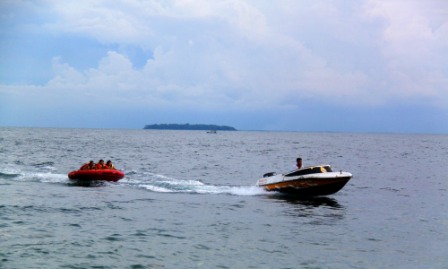 Permainan Seru, 1. Pulau Tidung Besar , 2. Pulau Tidung Kecil, 3. Jembatan Cinta Pulau Tidung, 4. Spot Snorkeling, 5. Diving, 6. Permainan Seru, 7. Bersepeda, 8. Menangkap Ikan, 9. Penangkaran Penyu Sisik, 10. Kuburan Sakral, 13. Pantai Cemara Kasih, 14. Penangkaran Hiu, 15. Wisata Kuliner Istimewa Pulau Tidung