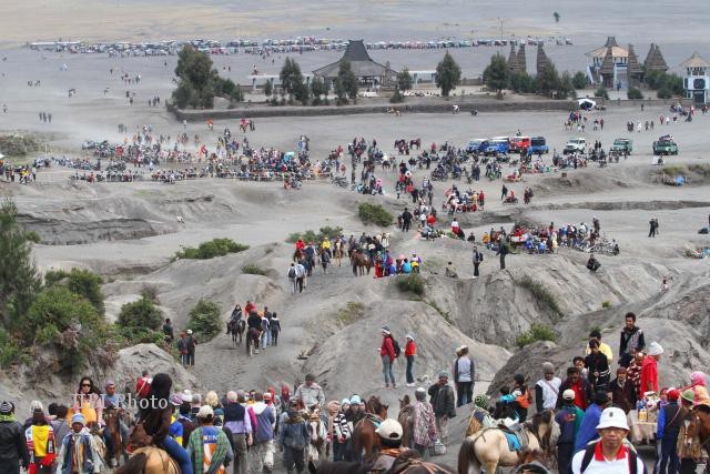 Pesona Wisata Gunung Bromo, Legenda Gunung Bromo, Rute Menuju Gunung Bromo, Tiket Masuk Wisata Gunung Bromo, Kegiatan Wisata Gunung Bromo, Hotel dan Penginapan di Sekitar Kawasan Wisata Gunung Bromo, Tips Liburan ke Tempat Wisata Gunung Bromo