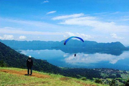 Puncak Lawang Maninjau, 1. Jam Gadang di Bukit Tinggi, 2. Istana Baso Pagaruyung, 3. Pantai Carocok Painan, 4. Lobang Jepang, 5. Pantai Padang ‘Nan Rancak Bana’ , 6. Pantai Gandoriah Pariaman, 7. Puncak Lawang Maninjau, 8. Lembah Anai , 9. Museum Adityawarman, 10. Pantai Muaro Padang & Jembatan Siti Nurbaya, 11. Pantai Kata Pariaman, 12. Benteng Fort de Kock, 13. Ngarai Sianok, 14. Pantai Cermin, 15. Wisata Pantai Caroline/Carolina, 16. Air Panas Bukik Kili, 17. Danau Maninjau, 18. Pemandian Lubuk Minturun, 19. Lembah Harau , 20. Puncak Anai (Pemandian dan Camping Ground), 21. Pesona Kepulauan Mentawai , 22. Janjang Seribu Great Wall of Koto Gadang, 23. Danau Singkarak, 24. Danau Diateh dan Danau Dibawah ( Danau Kembar ), 25. Pantai Aie Manih si Malin Kundang, 26. Pulau Cubadak, 27. Kawasan Wisata Mandeh, 28. Pulau Sikuai, 29. Tirta Alami, 30. Air Terjun Nyarai, 31. Pemandian Alam Sako Tapan, 32. Lubuak Bonta, 33. Lubuak Mato Kuciang, 34. Pemandian Alami Batang Tabik, 35. Lubuak Paraku, 36. Air Terjun Timbulun, 37. Muaro Binguang, 38. Ngalau Indah , 39. Jembatan Akar Pesisir Selatan, 40. Pulau Pasumpahan , 41. Pantai Nirwana, 42. Air Terjun Tigo Tingkek, 43. Air Terjun Sarasah Banyak Gariang, 44. Panorama Sitinjau Lauik, 45. Tapian Puti, 46. Lubuak Rantiang, 47. Sirukam Dairy Farm, 48. Puncak Gagoan, 49. Rumah Pohon Laing Park Solok, 50. Puncak Gobah, 51. Air Terjun Kapalo Banda Koto Hilalang, 52. Danau Talang – Solok, 53. Danau Dieteh dan Danau Dibawah, 54. Kebun Teh Alahan Panjang, Solok, 55. Jembatan Kelok Sembilan, 56. Air Terjun Lubuak Bulan, 57. Padang Mengatas, 58. Pulau Angso Duo Pariaman, 59. Pantai Tiram, 60. Puncak Langkisau