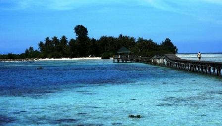 Pulau Tidung Kecil, 1. Pulau Tidung Besar , 2. Pulau Tidung Kecil, 3. Jembatan Cinta Pulau Tidung, 4. Spot Snorkeling, 5. Diving, 6. Permainan Seru, 7. Bersepeda, 8. Menangkap Ikan, 9. Penangkaran Penyu Sisik, 10. Kuburan Sakral, 13. Pantai Cemara Kasih, 14. Penangkaran Hiu, 15. Wisata Kuliner Istimewa Pulau Tidung
