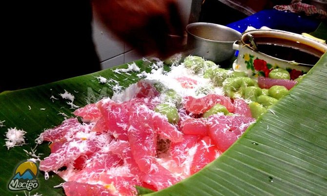 Putu Lanang Celaket via Macigo, 1. Bubur Ayam Agus, 2. Pecel Kawi, 3. Kuliner Malam Pos Ketan Legenda 1967, 4. Sate Landak Bu Ria, 5. Soto Geprak Mbah Djo, 6. Hot Cui Mie Gloria Malang, 7. Toko Oen, 8. Cafe Jagung Jaya Abadi, 9. Warung Ronde Titoni, 10. Depot Hok Lay, 11. Rumah Makan Cairo, 12. Putu Lanang Celaket, 13. Bakpao Boldy, 14. Mie Gajah Mada, 15. Rujak Cingur Bude Ruk, 16. Warung Lama Haji Ridwan, 17. Depot Tahu Lontong Lonceng, 18. Burger Buto, 19. Pia Mangkok Malang, 20. STMJ Glintung, 21. Mie Iblis Malang, 22. Surabi Gendut, 23. Gado-Gado Citra Kota Malang, 23. Bakso President, 24. Lesehan Pak H. SHOLEH, 25. Lesehan Yogyakarta Malang, 26. Taman Indie Resto Malang, 27. Amsterdam Garden Resto & Steak House Malang, 28. Malibu Steak ‘n’ Pizza Malang, 29. Padi Resto Galeri Malang, 30. Ikan Bakar 52 Malang, 31. Ikan Goreng Pangeran Muda Malang, 32. Ikan Bakar Cianjur ( IBC ), 33. Pondok Desa Kampung Telaga Malang, 34. Javanine Restaurant, 35. Rumah Makan Inggil, 36. Bakso Bakar Trowulan, 37. Depot Rawon Nguling, 38. WellDuck Bebek Goreng & Bakar, 39. Ayam Kremes Madura Potre Koneng, 40. Bakso Bakar Pahlawan Trip Malang, 41. Harmoni Resto Cafe Malang, 42. Baegopa Malang, 43. Pecel Pyuur (Brisam) Malang, 44. Mie Tomcat Malang, 45. Rawon Brintik, Warung Bu Napsiah Malang, 46. Noodle Inc Malang, 47. Bakso Kota Cak Man Malang, 48. Warung Spesial Sambal Malang, 49. Mie Jogging Malang, 50. Ayam Bakar Lientang Malang, 51. Dapur Resto Kota Malang, 52. Waroeng Bamboe Lesehan Sidomulyo, 53. Omah Kitir Cafe Factory, 54. Waroeng Lesehan Pring Pethuk, 53. Melati Restaurant, 54. Rumah Opa Kitchen And Lounge, 55. Rumah Coffee Loe Mien Toe, 56. Madam Wang Secret Garden, 57. Daerah Payung, 58. Rumah Sosis, 59. Jungle Fast Food Resto, 60. Ria Djenaka Batu, 61. Warung Sate Kelinci, 62. Warung Wareg, 63. Sate Hotplet, 64. Racel Risol, 65. Illy Cafe Lai Lai, 66. Ayam Pakuan, 67. Warung Mie Setan, 68. Orem-orem Khas Arema, 69. Surabi Imut, 70. Bakso Bakar Pak Man, 71. Cwie Mie Malang, 72. Sate dan Gule Kambing Haji Paino Bunul (Tahun 1973 – Sekarang), 73. Depot Soto Lombok (Tahun 1955 – Sekarang), 74. Soto Daging Pak Markeso (Tahun 1950 – Sekarang), 75. Soto Daging Rahayu (sejak 1928), 76. Warung Bu Haji AREMA