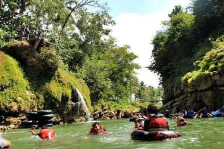Rafting di Kali Oyo Gunungkidul, 1. Pantai Pok Tunggal, 2. Pantai Siung, 3. Pantai Indrayanti (Pantai Pulang Sawal), 4. Pantai Baron, 5. Pantai Jogan, 6. Pantai Sundak, 7. Pantai Krakal, 8. Goa Gelatik, 9. Air Terjun Sri Gethuk, 10. Gua Seropan, 11. Gua Jomblang, 12. Cave Tubing Kalisuci, 13. Gunung Nglanggeran, 14. Pantai Sadranan, 15. Bukit Bintang, 16. Pantai Ngobaran, 17. Pantai Gesing, 18. Bukit Kosakora, 19. Pantai Wedi Ombo, 20. Pantai Slili, 21. Pantai Timang, 22. Pantai Jungwok, 23. Rafting di Kali Oyo Gunungkidul, 24. Pantai Seruni, 25. Pantai Drini, 26. Pantai Sepanjang, 27. Goa Bribin, 28. Goa Kalisuci Gunung Kidul, 29. Alun-alun Wonosari (Alun-alun Pemda), 30. Pantai Kukup, Desa Kemadang, Kecamatan Tanjungsari, 31. Embung Batara Sriten, 32. Pantai Sadeng, 33. Goa Cokro, 34. Goa Lowo, 35. Pantai Ngrenehan, 36. Gua Maria Tritis, 37. Desa Wisata Jelok, 38. Desa Wisata Nglanggeran, 39. Goa Jomblang – Grubug, 40. Goa Paesan, 41. Gunung Patuk atau Bukit Hargodumilah, 42. Gunung Gambar, 43. Telaga Jonge, 44. Dam Beton Indah dan Bendungan Simo, 45. Rest Area Bunder, 46. Goa Cerme, 47. Goa Langse, 48. Pantai Ngandong, 49. Gunung Kendil, 50. Goa Cokakan, 51. Gunung Api Purba Nglanggeran, 52. Bengawan Solo Purba (Telaga Suling), 53. Desa Wisata Umbulrejo, 54. Kawasan Karst Pegunungan Sewu, 55. Telaga Kemuning, 56. Hutan Wanagama, 57. Situs Gambirowati atau Pesanggrahan Gambirowati, 58. Goa Jlamprong, Goa Gesing, Goa Sinden, 59. Desa Wisata Bejiharjo, 60. Desa Wisata Bleberan, 61. Desa Wisata Mojo, 62. Desa Wisata Bobung, 63. Desa Wisata Wonosadi, 64. Desa Wisata Garotan, 65. Lembah Karst Mulo, 66. Hutan Bunder, 67. Hutan Wonosadi, 68. Situs Megalitik Sokoliman, 69. Situs Gunungbang, 70. Pertapaan Kembang Lampir, 71. Pantai Nguyahan, 72. Goa Rancang Kencono