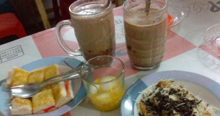 STMJ Glintung, 1. Bubur Ayam Agus, 2. Pecel Kawi, 3. Kuliner Malam Pos Ketan Legenda 1967, 4. Sate Landak Bu Ria, 5. Soto Geprak Mbah Djo, 6. Hot Cui Mie Gloria Malang, 7. Toko Oen, 8. Cafe Jagung Jaya Abadi, 9. Warung Ronde Titoni, 10. Depot Hok Lay, 11. Rumah Makan Cairo, 12. Putu Lanang Celaket, 13. Bakpao Boldy, 14. Mie Gajah Mada, 15. Rujak Cingur Bude Ruk, 16. Warung Lama Haji Ridwan, 17. Depot Tahu Lontong Lonceng, 18. Burger Buto, 19. Pia Mangkok Malang, 20. STMJ Glintung, 21. Mie Iblis Malang, 22. Surabi Gendut, 23. Gado-Gado Citra Kota Malang, 23. Bakso President, 24. Lesehan Pak H. SHOLEH, 25. Lesehan Yogyakarta Malang, 26. Taman Indie Resto Malang, 27. Amsterdam Garden Resto & Steak House Malang, 28. Malibu Steak ‘n’ Pizza Malang, 29. Padi Resto Galeri Malang, 30. Ikan Bakar 52 Malang, 31. Ikan Goreng Pangeran Muda Malang, 32. Ikan Bakar Cianjur ( IBC ), 33. Pondok Desa Kampung Telaga Malang, 34. Javanine Restaurant, 35. Rumah Makan Inggil, 36. Bakso Bakar Trowulan, 37. Depot Rawon Nguling, 38. WellDuck Bebek Goreng & Bakar, 39. Ayam Kremes Madura Potre Koneng, 40. Bakso Bakar Pahlawan Trip Malang, 41. Harmoni Resto Cafe Malang, 42. Baegopa Malang, 43. Pecel Pyuur (Brisam) Malang, 44. Mie Tomcat Malang, 45. Rawon Brintik, Warung Bu Napsiah Malang, 46. Noodle Inc Malang, 47. Bakso Kota Cak Man Malang, 48. Warung Spesial Sambal Malang, 49. Mie Jogging Malang, 50. Ayam Bakar Lientang Malang, 51. Dapur Resto Kota Malang, 52. Waroeng Bamboe Lesehan Sidomulyo, 53. Omah Kitir Cafe Factory, 54. Waroeng Lesehan Pring Pethuk, 53. Melati Restaurant, 54. Rumah Opa Kitchen And Lounge, 55. Rumah Coffee Loe Mien Toe, 56. Madam Wang Secret Garden, 57. Daerah Payung, 58. Rumah Sosis, 59. Jungle Fast Food Resto, 60. Ria Djenaka Batu, 61. Warung Sate Kelinci, 62. Warung Wareg, 63. Sate Hotplet, 64. Racel Risol, 65. Illy Cafe Lai Lai, 66. Ayam Pakuan, 67. Warung Mie Setan, 68. Orem-orem Khas Arema, 69. Surabi Imut, 70. Bakso Bakar Pak Man, 71. Cwie Mie Malang, 72. Sate dan Gule Kambing Haji Paino Bunul (Tahun 1973 – Sekarang), 73. Depot Soto Lombok (Tahun 1955 – Sekarang), 74. Soto Daging Pak Markeso (Tahun 1950 – Sekarang), 75. Soto Daging Rahayu (sejak 1928), 76. Warung Bu Haji AREMA