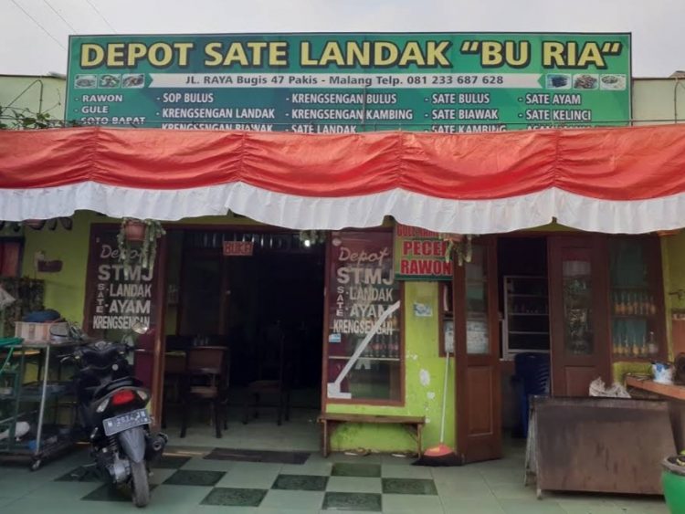 Sate Landak Bu Ria via Makan Lagi, 1. Bubur Ayam Agus, 2. Pecel Kawi, 3. Kuliner Malam Pos Ketan Legenda 1967, 4. Sate Landak Bu Ria, 5. Soto Geprak Mbah Djo, 6. Hot Cui Mie Gloria Malang, 7. Toko Oen, 8. Cafe Jagung Jaya Abadi, 9. Warung Ronde Titoni, 10. Depot Hok Lay, 11. Rumah Makan Cairo, 12. Putu Lanang Celaket, 13. Bakpao Boldy, 14. Mie Gajah Mada, 15. Rujak Cingur Bude Ruk, 16. Warung Lama Haji Ridwan, 17. Depot Tahu Lontong Lonceng, 18. Burger Buto, 19. Pia Mangkok Malang, 20. STMJ Glintung, 21. Mie Iblis Malang, 22. Surabi Gendut, 23. Gado-Gado Citra Kota Malang, 23. Bakso President, 24. Lesehan Pak H. SHOLEH, 25. Lesehan Yogyakarta Malang, 26. Taman Indie Resto Malang, 27. Amsterdam Garden Resto & Steak House Malang, 28. Malibu Steak ‘n’ Pizza Malang, 29. Padi Resto Galeri Malang, 30. Ikan Bakar 52 Malang, 31. Ikan Goreng Pangeran Muda Malang, 32. Ikan Bakar Cianjur ( IBC ), 33. Pondok Desa Kampung Telaga Malang, 34. Javanine Restaurant, 35. Rumah Makan Inggil, 36. Bakso Bakar Trowulan, 37. Depot Rawon Nguling, 38. WellDuck Bebek Goreng & Bakar, 39. Ayam Kremes Madura Potre Koneng, 40. Bakso Bakar Pahlawan Trip Malang, 41. Harmoni Resto Cafe Malang, 42. Baegopa Malang, 43. Pecel Pyuur (Brisam) Malang, 44. Mie Tomcat Malang, 45. Rawon Brintik, Warung Bu Napsiah Malang, 46. Noodle Inc Malang, 47. Bakso Kota Cak Man Malang, 48. Warung Spesial Sambal Malang, 49. Mie Jogging Malang, 50. Ayam Bakar Lientang Malang, 51. Dapur Resto Kota Malang, 52. Waroeng Bamboe Lesehan Sidomulyo, 53. Omah Kitir Cafe Factory, 54. Waroeng Lesehan Pring Pethuk, 53. Melati Restaurant, 54. Rumah Opa Kitchen And Lounge, 55. Rumah Coffee Loe Mien Toe, 56. Madam Wang Secret Garden, 57. Daerah Payung, 58. Rumah Sosis, 59. Jungle Fast Food Resto, 60. Ria Djenaka Batu, 61. Warung Sate Kelinci, 62. Warung Wareg, 63. Sate Hotplet, 64. Racel Risol, 65. Illy Cafe Lai Lai, 66. Ayam Pakuan, 67. Warung Mie Setan, 68. Orem-orem Khas Arema, 69. Surabi Imut, 70. Bakso Bakar Pak Man, 71. Cwie Mie Malang, 72. Sate dan Gule Kambing Haji Paino Bunul (Tahun 1973 – Sekarang), 73. Depot Soto Lombok (Tahun 1955 – Sekarang), 74. Soto Daging Pak Markeso (Tahun 1950 – Sekarang), 75. Soto Daging Rahayu (sejak 1928), 76. Warung Bu Haji AREMA