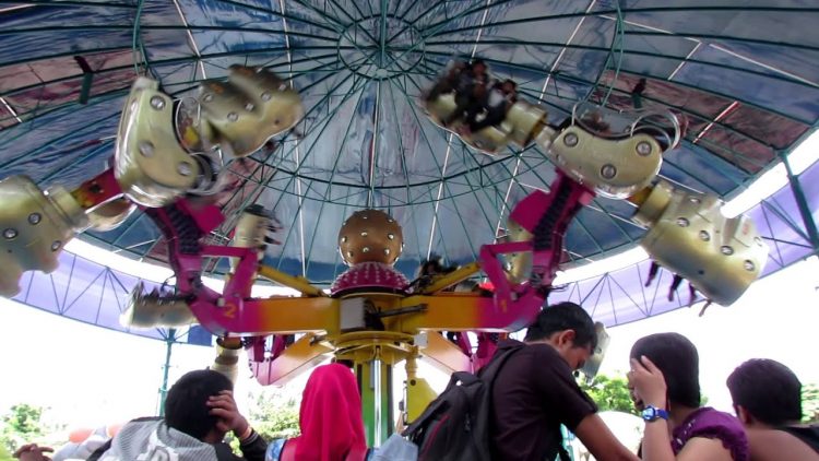 Speed Flip via Youtube, Lokasi Wisata Bahari Lamongan, 1. Paus Dangdut, 2. Maharani Zoo, 3. Speed Flip, 4. Naik Onta, 5. Rumah Sakit Hantu, 6. Tembak Ikan,  7. Panggung Gembira, Wahana Gratis, Harga Tiket Masuk Wisata Bahari Lamongan, Kuliner Wisata Bahari Lamongan, Belanja Wisata Bahari Lamongan