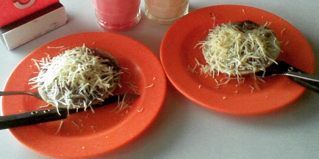 1. Bubur Ayam Agus, 2. Pecel Kawi, 3. Kuliner Malam Pos Ketan Legenda 1967, 4. Sate Landak Bu Ria, 5. Soto Geprak Mbah Djo, 6. Hot Cui Mie Gloria Malang, 7. Toko Oen, 8. Cafe Jagung Jaya Abadi, 9. Warung Ronde Titoni, 10. Depot Hok Lay, 11. Rumah Makan Cairo, 12. Putu Lanang Celaket, 13. Bakpao Boldy, 14. Mie Gajah Mada, 15. Rujak Cingur Bude Ruk, 16. Warung Lama Haji Ridwan, 17. Depot Tahu Lontong Lonceng, 18. Burger Buto, 19. Pia Mangkok Malang, 20. STMJ Glintung, 21. Mie Iblis Malang, 22. Surabi Gendut, 23. Gado-Gado Citra Kota Malang, 23. Bakso President, 24. Lesehan Pak H. SHOLEH, 25. Lesehan Yogyakarta Malang, 26. Taman Indie Resto Malang, 27. Amsterdam Garden Resto & Steak House Malang, 28. Malibu Steak ‘n’ Pizza Malang, 29. Padi Resto Galeri Malang, 30. Ikan Bakar 52 Malang, 31. Ikan Goreng Pangeran Muda Malang, 32. Ikan Bakar Cianjur ( IBC ), 33. Pondok Desa Kampung Telaga Malang, 34. Javanine Restaurant, 35. Rumah Makan Inggil, 36. Bakso Bakar Trowulan, 37. Depot Rawon Nguling, 38. WellDuck Bebek Goreng & Bakar, 39. Ayam Kremes Madura Potre Koneng, 40. Bakso Bakar Pahlawan Trip Malang, 41. Harmoni Resto Cafe Malang, 42. Baegopa Malang, 43. Pecel Pyuur (Brisam) Malang, 44. Mie Tomcat Malang, 45. Rawon Brintik, Warung Bu Napsiah Malang, 46. Noodle Inc Malang, 47. Bakso Kota Cak Man Malang, 48. Warung Spesial Sambal Malang, 49. Mie Jogging Malang, 50. Ayam Bakar Lientang Malang, 51. Dapur Resto Kota Malang, 52. Waroeng Bamboe Lesehan Sidomulyo, 53. Omah Kitir Cafe Factory, 54. Waroeng Lesehan Pring Pethuk, 53. Melati Restaurant, 54. Rumah Opa Kitchen And Lounge, 55. Rumah Coffee Loe Mien Toe, 56. Madam Wang Secret Garden, 57. Daerah Payung, 58. Rumah Sosis, 59. Jungle Fast Food Resto, 60. Ria Djenaka Batu, 61. Warung Sate Kelinci, 62. Warung Wareg, 63. Sate Hotplet, 64. Racel Risol, 65. Illy Cafe Lai Lai, 66. Ayam Pakuan, 67. Warung Mie Setan, 68. Orem-orem Khas Arema, 69. Surabi Imut, 70. Bakso Bakar Pak Man, 71. Cwie Mie Malang, 72. Sate dan Gule Kambing Haji Paino Bunul (Tahun 1973 – Sekarang), 73. Depot Soto Lombok (Tahun 1955 – Sekarang), 74. Soto Daging Pak Markeso (Tahun 1950 – Sekarang), 75. Soto Daging Rahayu (sejak 1928), 76. Warung Bu Haji AREMA