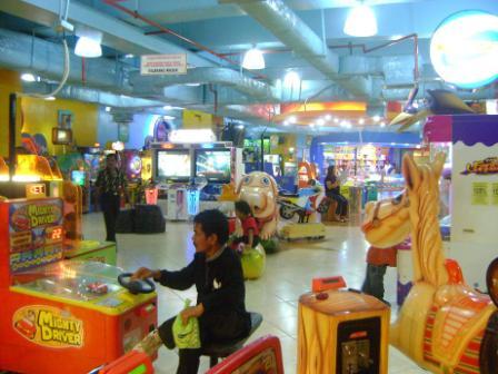 Taman Bermain MIM, 1. Edukasi Taman Lalu Lintas Ade Irma Suryani, 2. Edukasi Taman Superhero, 3. Edukasi Kebun Binatang Bandung, 4. Edukasi Phantasia Barbie Gallery, 5. Wisata Padepokan Dayang Sumbi, 6. Wisata Kampung Gajah, 7. Edukasi Jendela Alam, 8. Edukasi Saung Angklung Udjo, 9. Edukasi Bandung Science Center, 10. Edukasi Crayon’s Craf & Co, 11. Taman Kupu Cihanjuang, 12. Karang Setra Waterpark, 13. Taman Bermain MIM, 14. Trans Studio, 15. Kebun Strawberry Ciwidey, 16. Miss Bee Providore, 17. Gang Sereh, 18. Maya Hirai School of Origami, 19. SPICE Camp (Spirit Camp Educity), 20. Komunitas Hong, 21. Crayon’s Craft & Co, 22. Rumah Batik Komar, 23. The Farm House, 24. Ciwidey Valley Waterpark Resort, 25. Kampung Batu Malakasari, 26. Bandung Carnival Land, 27. Ranca Upas, Ciwidey, 28. Kampung Dago Pojok, 29. Dusun Bambu Family Leisure Park, 30. Park Hopping, 31. De’Ranch, 32. Dago Dream Park, 33. Fairy Garden (Fairy Garden By The Lodge), 34. Lembang Park & Zoo, 35. Sudut Pandang Bandung, 36. Terminal Wisata Grafika Cikole