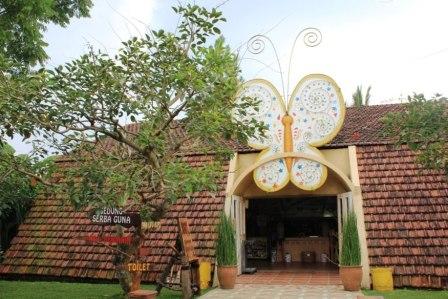 Taman Kupu Cihanjuang, 1. Edukasi Taman Lalu Lintas Ade Irma Suryani, 2. Edukasi Taman Superhero, 3. Edukasi Kebun Binatang Bandung, 4. Edukasi Phantasia Barbie Gallery, 5. Wisata Padepokan Dayang Sumbi, 6. Wisata Kampung Gajah, 7. Edukasi Jendela Alam, 8. Edukasi Saung Angklung Udjo, 9. Edukasi Bandung Science Center, 10. Edukasi Crayon’s Craf & Co, 11. Taman Kupu Cihanjuang, 12. Karang Setra Waterpark, 13. Taman Bermain MIM, 14. Trans Studio, 15. Kebun Strawberry Ciwidey, 16. Miss Bee Providore, 17. Gang Sereh, 18. Maya Hirai School of Origami, 19. SPICE Camp (Spirit Camp Educity), 20. Komunitas Hong, 21. Crayon’s Craft & Co, 22. Rumah Batik Komar, 23. The Farm House, 24. Ciwidey Valley Waterpark Resort, 25. Kampung Batu Malakasari, 26. Bandung Carnival Land, 27. Ranca Upas, Ciwidey, 28. Kampung Dago Pojok, 29. Dusun Bambu Family Leisure Park, 30. Park Hopping, 31. De’Ranch, 32. Dago Dream Park, 33. Fairy Garden (Fairy Garden By The Lodge), 34. Lembang Park & Zoo, 35. Sudut Pandang Bandung, 36. Terminal Wisata Grafika Cikole