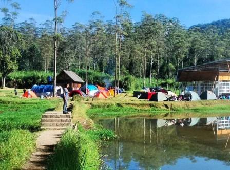 Tempat Wisata Alam di Ranca Upas, Ciwidey Bandung, 1. Phantasia Barbie Gallery di the Balcony Restaurant, 2. Park Hopping Bandung, 3. Wisata Alam di Dusun Bambu Family Leisure Park, 4. Tempat Wisata Anak Paling Favorit Kampung Gajah Wonderland di Bandung (Tutup), 5. Kampung Dago Pojok, 6. Sky Level PVJ, Kebun Binatang Mini di Atap Sebuah Mall di Bandung, 7. Tempat Wisata Edukasi Anak di Padepokan Dayang Sumbi Bandung, 8. Tempat Wisata Alam di Ranca Upas, Ciwidey Bandung, 9. Tempat Wisata Anak Terbaru Bandung Carnival Land, 10. Jendela Alam Farm, 11. Nanny’s Pavillon – Kafe Unik dan Menarik, 12. Objek Wisata Anak di Bandung – Kampung Batu Malakasari, 13. Tempat Wisata Anak di Bandung Paling Populer Ciwidey Valley Waterpark Resort, 14. The Farm House – Tempat Wisata Anak Berupa Rumah Hobbit, 15. Saung Angklung Udjo – Menumbuhkan Kecintaan Terhadap Seni, 16. Ajarkan Anak Membatik di Rumah Batik Komar, 17. Bandung Science Centre – Tempat Wisata Anak di Bandung, 18. Crayon’s Craft &amp; Co, 19. Komunitas Hong – Kembali Ke Masa Anak di Tahun 90an, 20. Liburan Anak Seru di SPICE Camp (Spirit Camp Educity), 21. Maya Hirai School of Origami, 22. Gang Sereh Tempat Belajar Membuat Layangan, 23. Cihampelas Walk, 24. Miss Bee Providore, 25. Kebun Stroberi Ciwidey, 26. Taman Lalu Lintas Ade Irma Suryani, 27. Trans Studio Bandung, 28. Kebun Binatang Bandung, 29. Karang Setra Waterpark, 30. Taman Bermain MIM, 31. Taman Kupu Cihanjuang, 32. De’Ranch Bandung, 33. Kebun Bunga Cihideung, 34. Pemandian Air Panas Ciwalini, 35. Teras Cikapundung Riverspot, 36. Dago Dream Park, 37. Floating Market Lembang, 38. De Ranch, 40. Museum Geologi, 41. Farmhouse Lembang, 42. Glamping Lakeside Rancabali, 43. Taman Miniatur Kereta Api, 44. Taman Burung, Bird and Bromelia Pavilion, 45. Fairy Garden