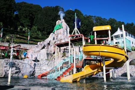 Tempat Wisata Anak di Bandung Paling Populer Ciwidey Valley Waterpark Resort, 1. Phantasia Barbie Gallery di the Balcony Restaurant, 2. Park Hopping Bandung, 3. Wisata Alam di Dusun Bambu Family Leisure Park, 4. Tempat Wisata Anak Paling Favorit Kampung Gajah Wonderland di Bandung (Tutup), 5. Kampung Dago Pojok, 6. Sky Level PVJ, Kebun Binatang Mini di Atap Sebuah Mall di Bandung, 7. Tempat Wisata Edukasi Anak di Padepokan Dayang Sumbi Bandung, 8. Tempat Wisata Alam di Ranca Upas, Ciwidey Bandung, 9. Tempat Wisata Anak Terbaru Bandung Carnival Land, 10. Jendela Alam Farm, 11. Nanny’s Pavillon – Kafe Unik dan Menarik, 12. Objek Wisata Anak di Bandung – Kampung Batu Malakasari, 13. Tempat Wisata Anak di Bandung Paling Populer Ciwidey Valley Waterpark Resort, 14. The Farm House – Tempat Wisata Anak Berupa Rumah Hobbit, 15. Saung Angklung Udjo – Menumbuhkan Kecintaan Terhadap Seni, 16. Ajarkan Anak Membatik di Rumah Batik Komar, 17. Bandung Science Centre – Tempat Wisata Anak di Bandung, 18. Crayon’s Craft &amp; Co, 19. Komunitas Hong – Kembali Ke Masa Anak di Tahun 90an, 20. Liburan Anak Seru di SPICE Camp (Spirit Camp Educity), 21. Maya Hirai School of Origami, 22. Gang Sereh Tempat Belajar Membuat Layangan, 23. Cihampelas Walk, 24. Miss Bee Providore, 25. Kebun Stroberi Ciwidey, 26. Taman Lalu Lintas Ade Irma Suryani, 27. Trans Studio Bandung, 28. Kebun Binatang Bandung, 29. Karang Setra Waterpark, 30. Taman Bermain MIM, 31. Taman Kupu Cihanjuang, 32. De’Ranch Bandung, 33. Kebun Bunga Cihideung, 34. Pemandian Air Panas Ciwalini, 35. Teras Cikapundung Riverspot, 36. Dago Dream Park, 37. Floating Market Lembang, 38. De Ranch, 40. Museum Geologi, 41. Farmhouse Lembang, 42. Glamping Lakeside Rancabali, 43. Taman Miniatur Kereta Api, 44. Taman Burung, Bird and Bromelia Pavilion, 45. Fairy Garden