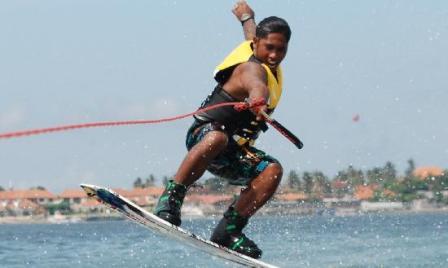 Wakeboarding Tanjung Benoa, 1. Flying Board, 2. Wakerboarding, 3. Parasailing, 4. Sea Walker, 5. Snorkeling, 6. Banana Boat, 7. Flying Fish, 8. Rolling Donut, 10. Scuba Diving, 11. Glass Bottom Boat dan Pulau Penyu, 12. Jet Ski Tanjung Benoa, 13. Berjemur, 14. Pasar Malam Tanjung Benoa, 15. Situs Keagamaan