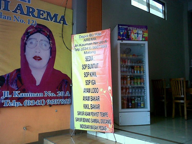 Warung Bu Haji AREMA via Rachmira.blogspotcom, 1. Bubur Ayam Agus, 2. Pecel Kawi, 3. Kuliner Malam Pos Ketan Legenda 1967, 4. Sate Landak Bu Ria, 5. Soto Geprak Mbah Djo, 6. Hot Cui Mie Gloria Malang, 7. Toko Oen, 8. Cafe Jagung Jaya Abadi, 9. Warung Ronde Titoni, 10. Depot Hok Lay, 11. Rumah Makan Cairo, 12. Putu Lanang Celaket, 13. Bakpao Boldy, 14. Mie Gajah Mada, 15. Rujak Cingur Bude Ruk, 16. Warung Lama Haji Ridwan, 17. Depot Tahu Lontong Lonceng, 18. Burger Buto, 19. Pia Mangkok Malang, 20. STMJ Glintung, 21. Mie Iblis Malang, 22. Surabi Gendut, 23. Gado-Gado Citra Kota Malang, 23. Bakso President, 24. Lesehan Pak H. SHOLEH, 25. Lesehan Yogyakarta Malang, 26. Taman Indie Resto Malang, 27. Amsterdam Garden Resto & Steak House Malang, 28. Malibu Steak ‘n’ Pizza Malang, 29. Padi Resto Galeri Malang, 30. Ikan Bakar 52 Malang, 31. Ikan Goreng Pangeran Muda Malang, 32. Ikan Bakar Cianjur ( IBC ), 33. Pondok Desa Kampung Telaga Malang, 34. Javanine Restaurant, 35. Rumah Makan Inggil, 36. Bakso Bakar Trowulan, 37. Depot Rawon Nguling, 38. WellDuck Bebek Goreng & Bakar, 39. Ayam Kremes Madura Potre Koneng, 40. Bakso Bakar Pahlawan Trip Malang, 41. Harmoni Resto Cafe Malang, 42. Baegopa Malang, 43. Pecel Pyuur (Brisam) Malang, 44. Mie Tomcat Malang, 45. Rawon Brintik, Warung Bu Napsiah Malang, 46. Noodle Inc Malang, 47. Bakso Kota Cak Man Malang, 48. Warung Spesial Sambal Malang, 49. Mie Jogging Malang, 50. Ayam Bakar Lientang Malang, 51. Dapur Resto Kota Malang, 52. Waroeng Bamboe Lesehan Sidomulyo, 53. Omah Kitir Cafe Factory, 54. Waroeng Lesehan Pring Pethuk, 53. Melati Restaurant, 54. Rumah Opa Kitchen And Lounge, 55. Rumah Coffee Loe Mien Toe, 56. Madam Wang Secret Garden, 57. Daerah Payung, 58. Rumah Sosis, 59. Jungle Fast Food Resto, 60. Ria Djenaka Batu, 61. Warung Sate Kelinci, 62. Warung Wareg, 63. Sate Hotplet, 64. Racel Risol, 65. Illy Cafe Lai Lai, 66. Ayam Pakuan, 67. Warung Mie Setan, 68. Orem-orem Khas Arema, 69. Surabi Imut, 70. Bakso Bakar Pak Man, 71. Cwie Mie Malang, 72. Sate dan Gule Kambing Haji Paino Bunul (Tahun 1973 – Sekarang), 73. Depot Soto Lombok (Tahun 1955 – Sekarang), 74. Soto Daging Pak Markeso (Tahun 1950 – Sekarang), 75. Soto Daging Rahayu (sejak 1928), 76. Warung Bu Haji AREMA