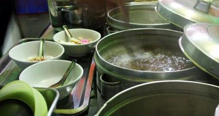 Warung Ronde Titoni, 1. Bubur Ayam Agus, 2. Pecel Kawi, 3. Kuliner Malam Pos Ketan Legenda 1967, 4. Sate Landak Bu Ria, 5. Soto Geprak Mbah Djo, 6. Hot Cui Mie Gloria Malang, 7. Toko Oen, 8. Cafe Jagung Jaya Abadi, 9. Warung Ronde Titoni, 10. Depot Hok Lay, 11. Rumah Makan Cairo, 12. Putu Lanang Celaket, 13. Bakpao Boldy, 14. Mie Gajah Mada, 15. Rujak Cingur Bude Ruk, 16. Warung Lama Haji Ridwan, 17. Depot Tahu Lontong Lonceng, 18. Burger Buto, 19. Pia Mangkok Malang, 20. STMJ Glintung, 21. Mie Iblis Malang, 22. Surabi Gendut, 23. Gado-Gado Citra Kota Malang, 23. Bakso President, 24. Lesehan Pak H. SHOLEH, 25. Lesehan Yogyakarta Malang, 26. Taman Indie Resto Malang, 27. Amsterdam Garden Resto & Steak House Malang, 28. Malibu Steak ‘n’ Pizza Malang, 29. Padi Resto Galeri Malang, 30. Ikan Bakar 52 Malang, 31. Ikan Goreng Pangeran Muda Malang, 32. Ikan Bakar Cianjur ( IBC ), 33. Pondok Desa Kampung Telaga Malang, 34. Javanine Restaurant, 35. Rumah Makan Inggil, 36. Bakso Bakar Trowulan, 37. Depot Rawon Nguling, 38. WellDuck Bebek Goreng & Bakar, 39. Ayam Kremes Madura Potre Koneng, 40. Bakso Bakar Pahlawan Trip Malang, 41. Harmoni Resto Cafe Malang, 42. Baegopa Malang, 43. Pecel Pyuur (Brisam) Malang, 44. Mie Tomcat Malang, 45. Rawon Brintik, Warung Bu Napsiah Malang, 46. Noodle Inc Malang, 47. Bakso Kota Cak Man Malang, 48. Warung Spesial Sambal Malang, 49. Mie Jogging Malang, 50. Ayam Bakar Lientang Malang, 51. Dapur Resto Kota Malang, 52. Waroeng Bamboe Lesehan Sidomulyo, 53. Omah Kitir Cafe Factory, 54. Waroeng Lesehan Pring Pethuk, 53. Melati Restaurant, 54. Rumah Opa Kitchen And Lounge, 55. Rumah Coffee Loe Mien Toe, 56. Madam Wang Secret Garden, 57. Daerah Payung, 58. Rumah Sosis, 59. Jungle Fast Food Resto, 60. Ria Djenaka Batu, 61. Warung Sate Kelinci, 62. Warung Wareg, 63. Sate Hotplet, 64. Racel Risol, 65. Illy Cafe Lai Lai, 66. Ayam Pakuan, 67. Warung Mie Setan, 68. Orem-orem Khas Arema, 69. Surabi Imut, 70. Bakso Bakar Pak Man, 71. Cwie Mie Malang, 72. Sate dan Gule Kambing Haji Paino Bunul (Tahun 1973 – Sekarang), 73. Depot Soto Lombok (Tahun 1955 – Sekarang), 74. Soto Daging Pak Markeso (Tahun 1950 – Sekarang), 75. Soto Daging Rahayu (sejak 1928), 76. Warung Bu Haji AREMA