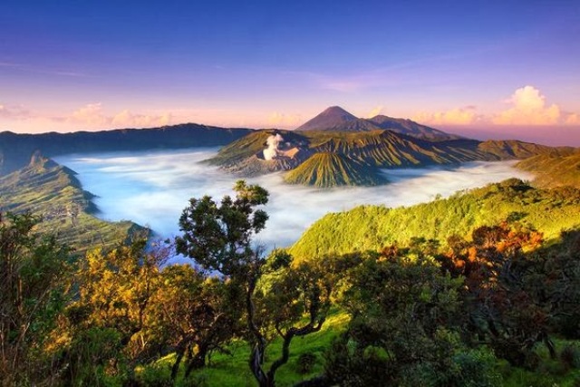 Wisata Gunung Bromo, Legenda Gunung Bromo, Rute Menuju Gunung Bromo, Tiket Masuk Wisata Gunung Bromo, Kegiatan Wisata Gunung Bromo, Hotel dan Penginapan di Sekitar Kawasan Wisata Gunung Bromo, Tips Liburan ke Tempat Wisata Gunung Bromo