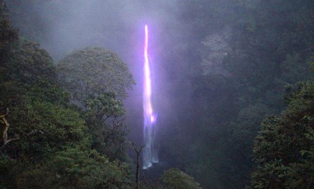 Air Terjun Pelangi Lembang Bandung, Rute Menuju Air Terjun Pelangi , Tiket Curug Cimahi, Rute Menuju Air Terjun Pelangi, Curug Cimahi Air Terjun Pelangi, Lokasi wisata yang berdekatan dengan Curug Pelangi , Tempat Makan, Fasilitas dan Akomodasi Curug Cimahi