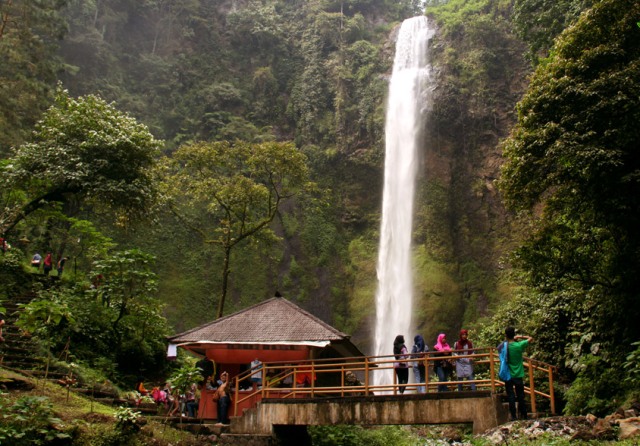 Curug Cimahi Nana Eksotis, Rute Menuju Air Terjun Pelangi , Tiket Curug Cimahi, Rute Menuju Air Terjun Pelangi, Curug Cimahi Air Terjun Pelangi, Lokasi wisata yang berdekatan dengan Curug Pelangi , Tempat Makan, Fasilitas dan Akomodasi Curug Cimahi