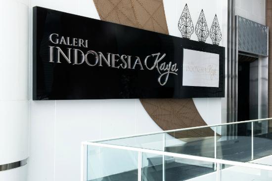 Galeri Indonesia Kaya via Tripadvisor, 1. Monumen Nasional (Tugu Monas), 2. Taman Mini Indonesia Indah (TMII), 3. Tebet Eco Park, 4. Taman Impian Jaya Ancol, 5. Dufan (Dunia Fantasi), 6. Taman Margasatwa Ragunan, 7. Pulau Tidung, 8. Ocean Ecopark, 9. Atlantis Water Adventure, 10. Pulau Bidadari, 11. Tribeca Park, 12. Pasar Seni, 13. Jembatan Kota Intan, 14. Museum Sejarah Jakarta, 15. Museum Bank Indonesia, 16. Ice Skating di Sky Rink, 17. KidZania Jakarta, 18. Kota Tua Jakarta, 19. Grand Indonesia Mall, 20. Masjid Istiqlal, 21. Gereja Katedral Jakarta, 22. Pasar Taman Puring, 23. Taman Suropati Jakarta, 24. Museum Nasional, 25. Pasar Tanah Abang, 26. Pecinan Glodok Jakarta, 27. Sea World Indonesia, 28. Setu Babakan Jakarta, 29. Wisata Mangrove Jakarta, 30. Taman Ayodia, 31. Taman Hutan Kota Penjaringan, 32. Cibugary Farm – Wisata Edukasi Cibugary, 33. Hauwke’s Auto Gallery Kayak Museum Angkut di Malang, 34. Pondok Indah Water Park, 35. The Escape Hunt (Tutup Permanen), 36. Kemang Food Festival (Tutup), 37. Taman Kepulauan Seribu, 38. Wisata Pendidikan Pinisi, 39. Flight Experience Gandaria (Tutup Permanen), 40. Tamasya di Taman Tabebuya, 41. Museum Satria Mandala, 42. Liburan ke Museum di Tengah Kebun, 43. Kampung Main Cipulir, 44. Taman Situ Lembang, 45. Taman Ismail Marzuki, 46. Museum Joang ‘45, 47. Freedom Library (Tutup Permanen), 48. Galeri Indonesia Kaya, 49. Taman Menteng, 50. Museum Macan, 51. Museum Wayang, 52. Klenteng Jin De Yuan, 53. Museum Tekstil, 54. Rumah Si Pitung, 55. Pantai Marunda, 56. Waterbom PIK (Tutup Permanen), 57. Alive Museum Jakarta, 58. Museum Bahari, 59. Pulau Semak Daun, 60. Pulau Pramuka, 61. Pulau Kelapa, 62. Bricks 4 Kidz, 63. Museum Perangko Indonesia, 64. Taman Agrowisata Cilangkap